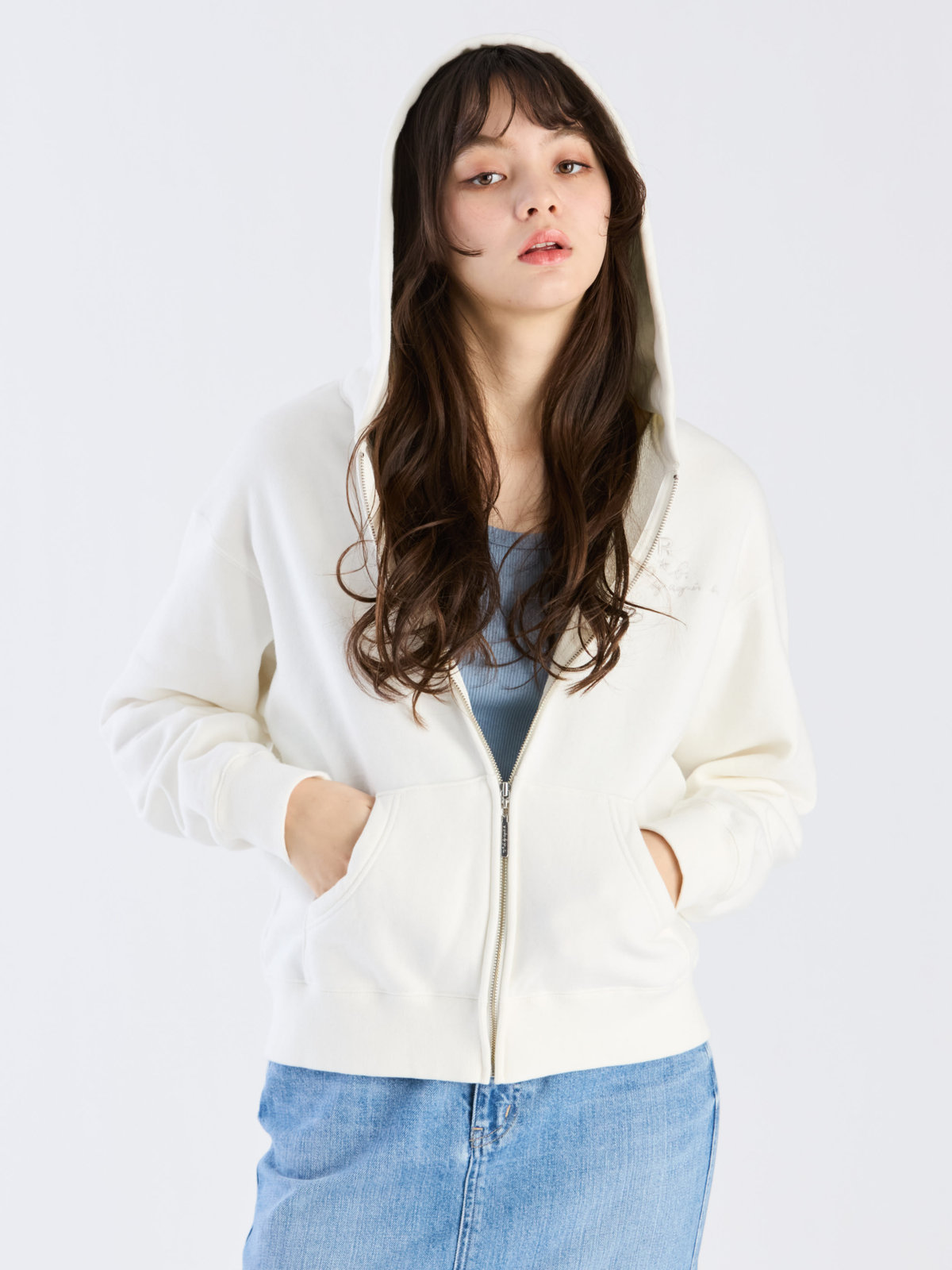 To b. by agnès b. 【Outlet】To b. by agnes b. x RED CARD TOKYO ZIP UP HOODIE ジップアップフーディー オフホワイト