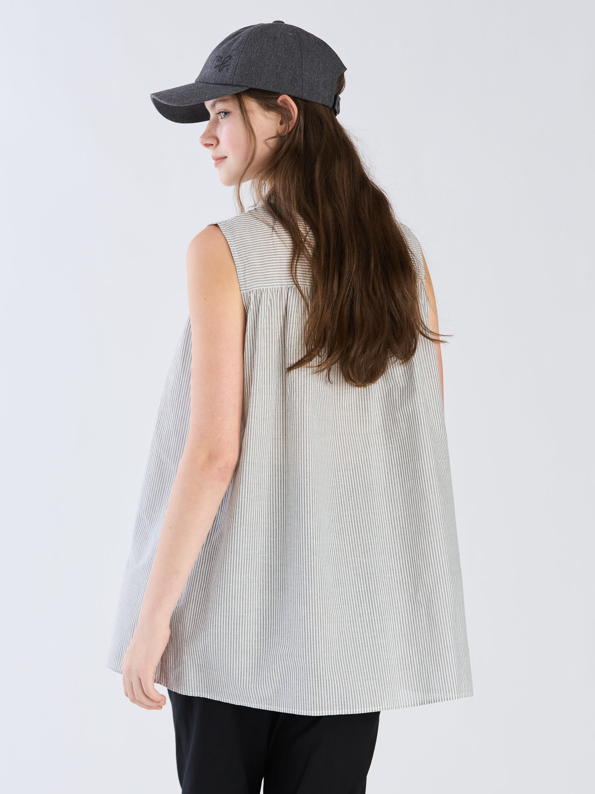 To b. by agnès b. 【Outlet】ストライプ コットンボイル ノースリーブ ブラウス ブラック