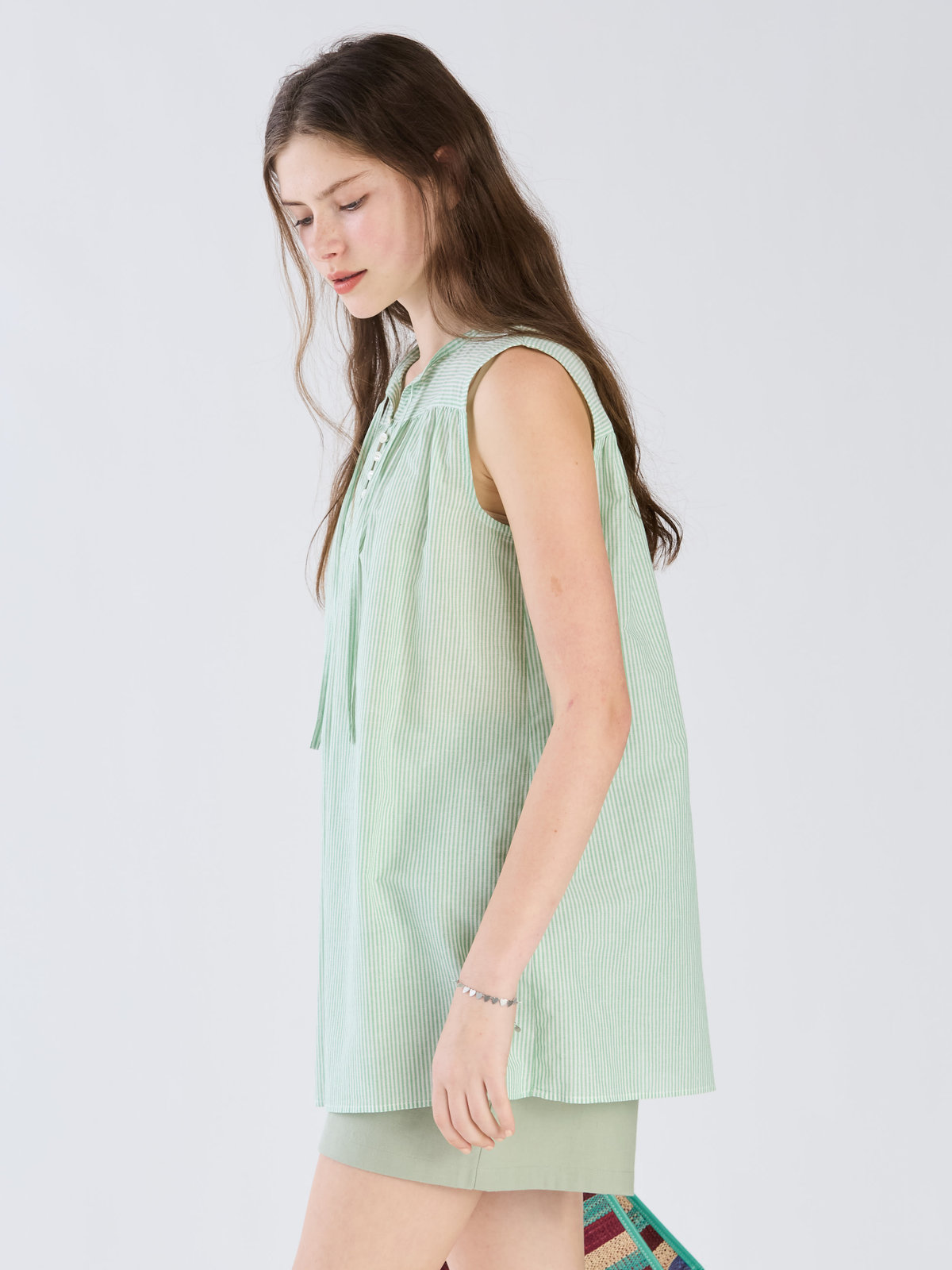 To b. by agnès b. 【Outlet】ストライプ コットンボイル ノースリーブ ブラウス グリーン