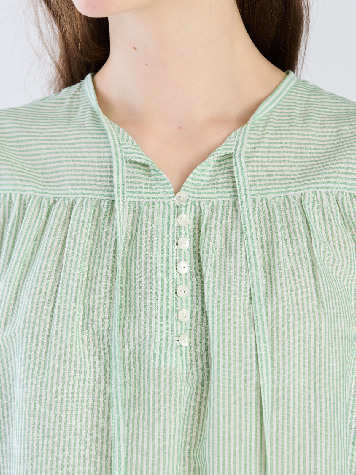 To b. by agnès b. 【Outlet】ストライプ コットンボイル ノースリーブ ブラウス グリーン