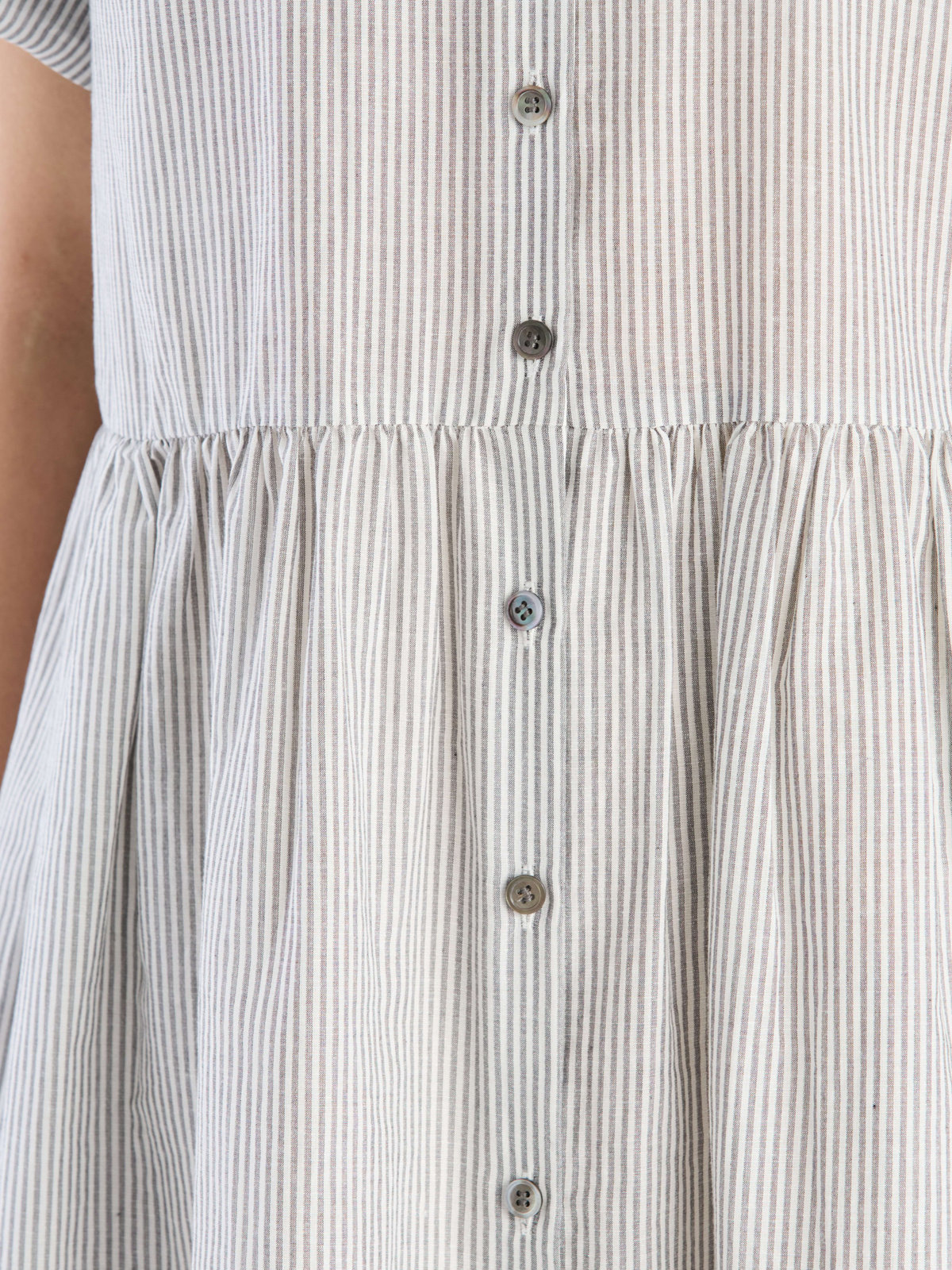 To b. by agnès b. 【Outlet】ストライプ コットンボイル ショートスリーブ ワンピース ブラック