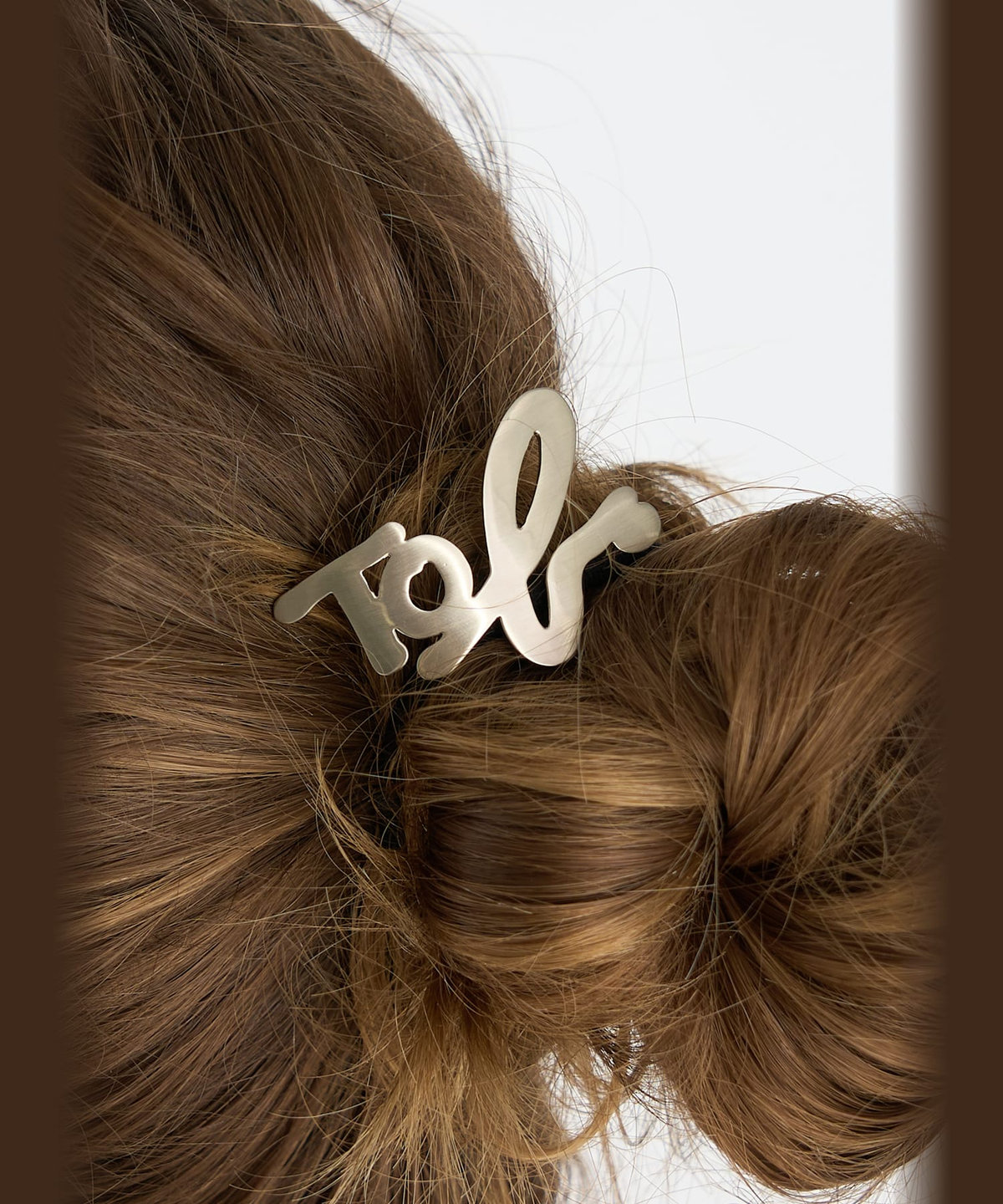 To b. by agnès b. メタル ロゴ ヘアタイ シルバー