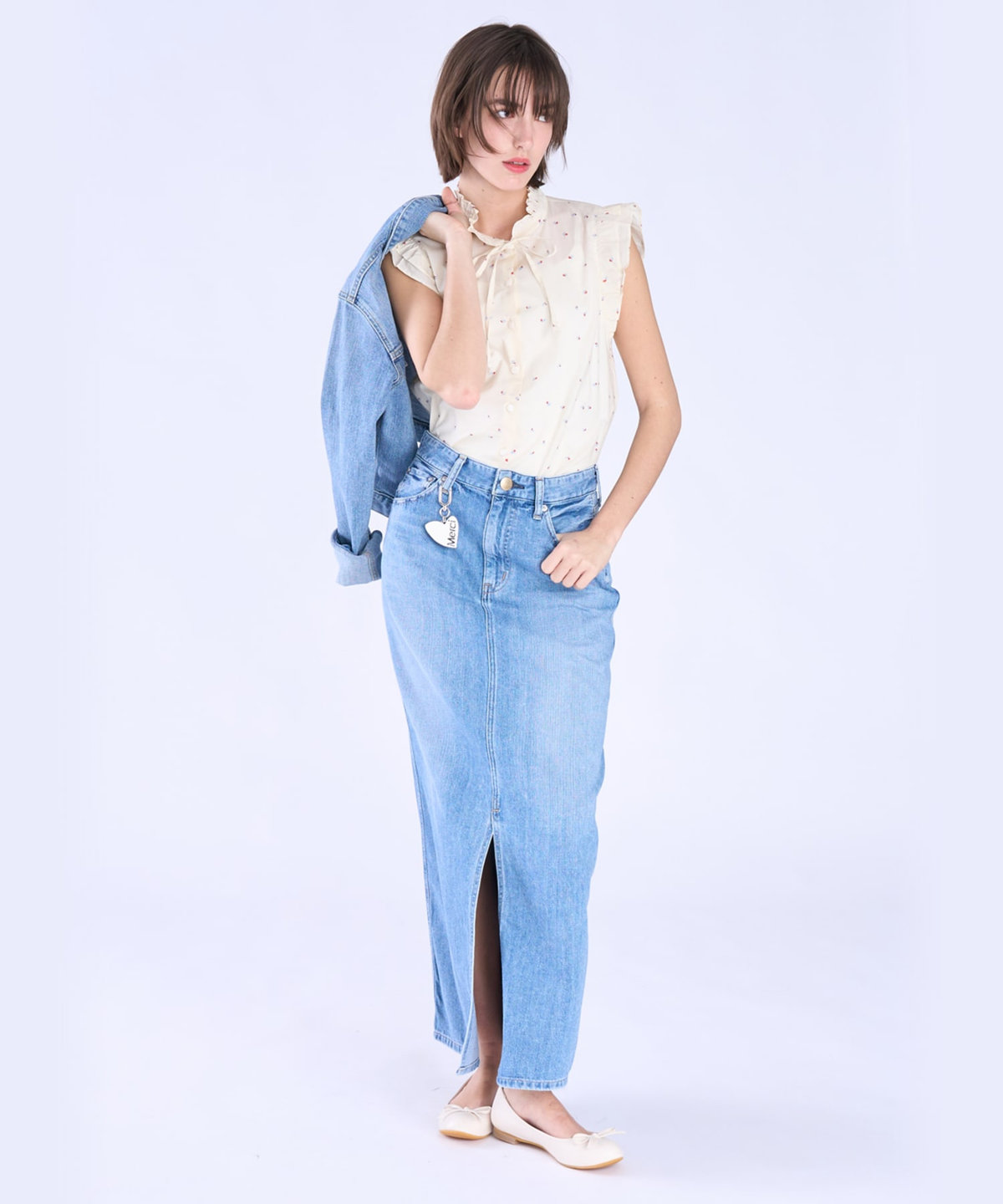 To b. by agnès b. ミニフラワー コットン ノースリーブ フリル ブラウス ホワイト