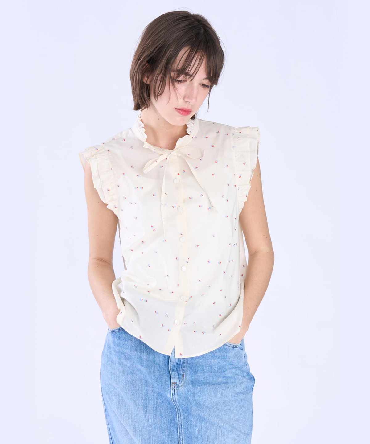 To b. by agnès b. ミニフラワー コットン ノースリーブ フリル ブラウス ホワイト