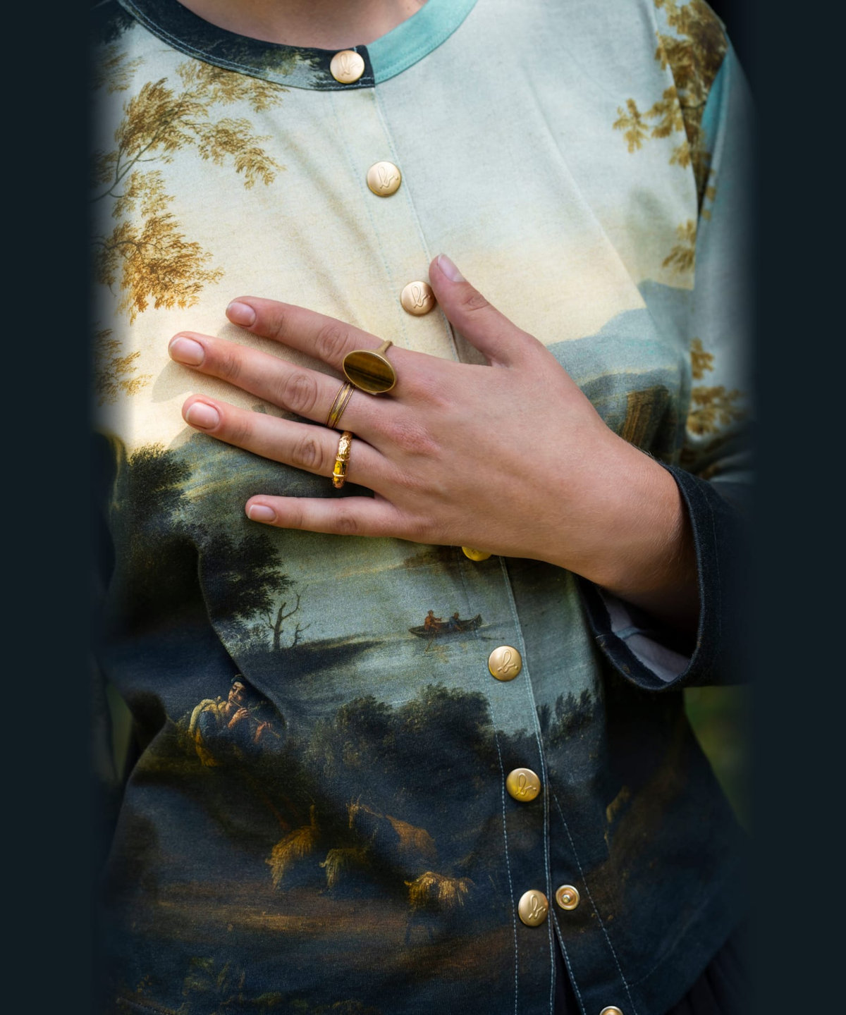 FEMME ウィメンズ agnes b. x Le Louvre フォトプリント コットン 長袖 カーディガン "Paysage avec un berger" マルチ