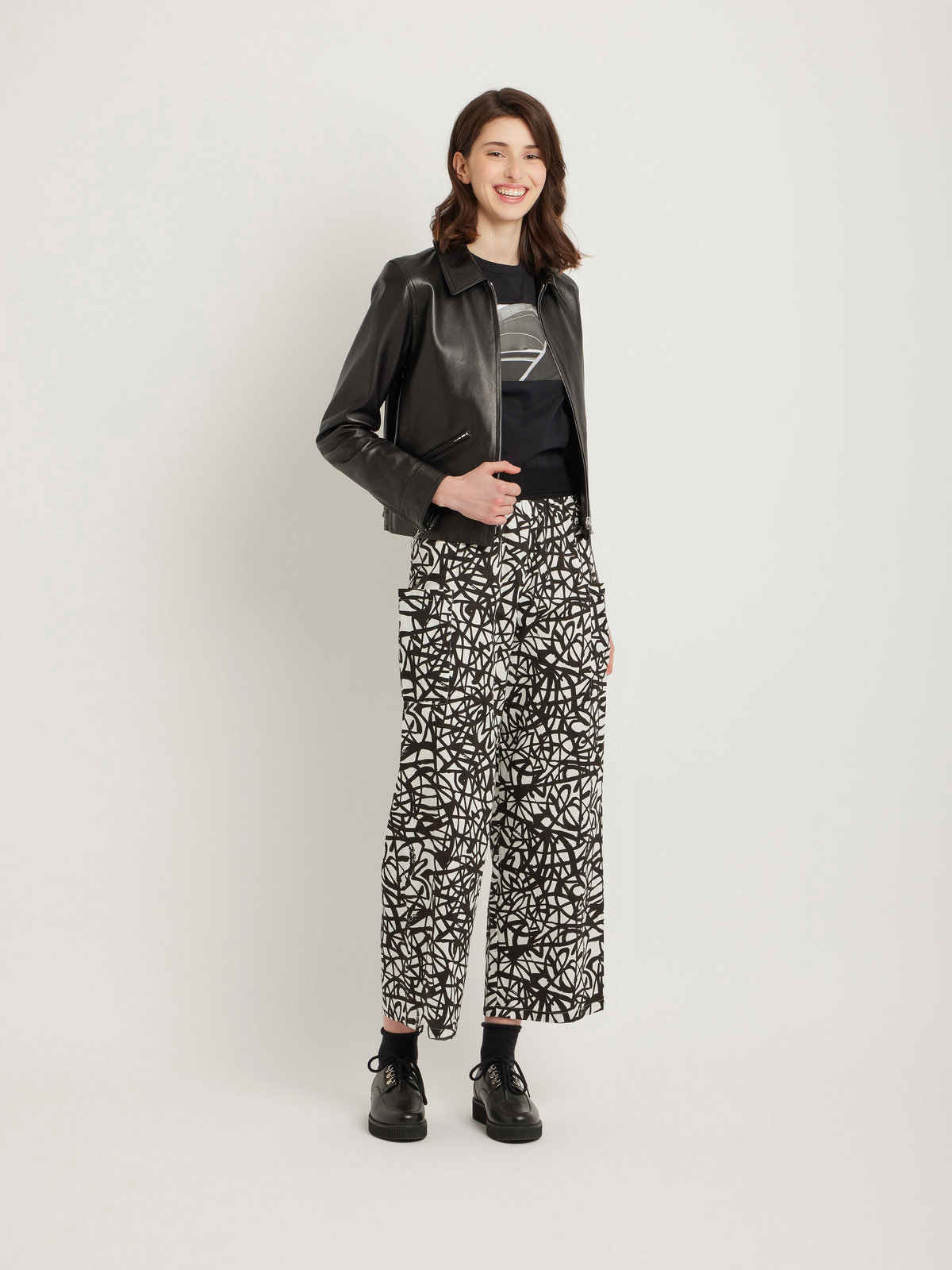 FEMME ウィメンズ コットン プリント 半袖 アーティスト Tシャツ ”Hugo Naccache” ブラック