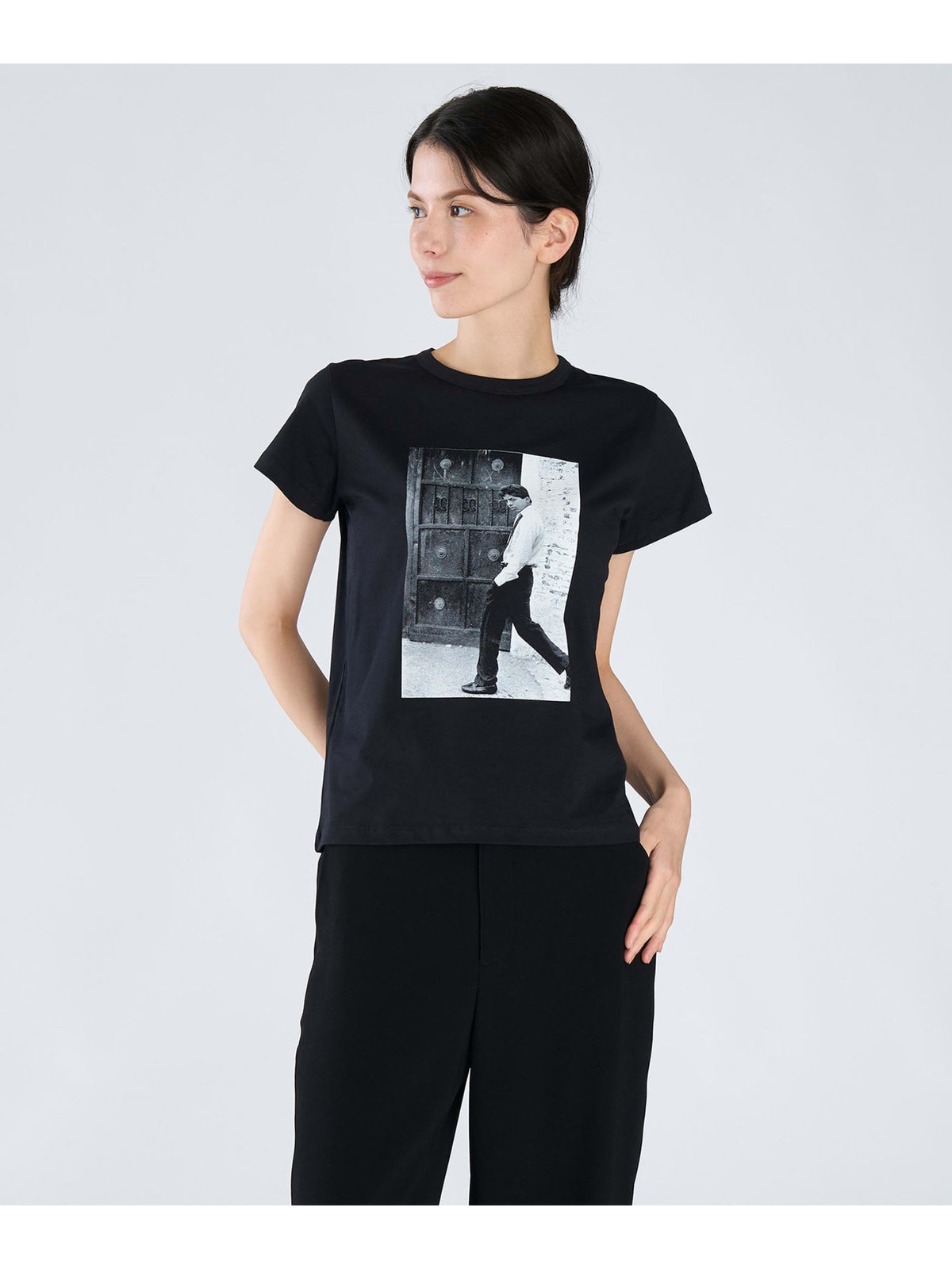 FEMME ウィメンズ コットン フォトプリント 半袖 アーティスト Tシャツ ”Mark Cohen” ブラック