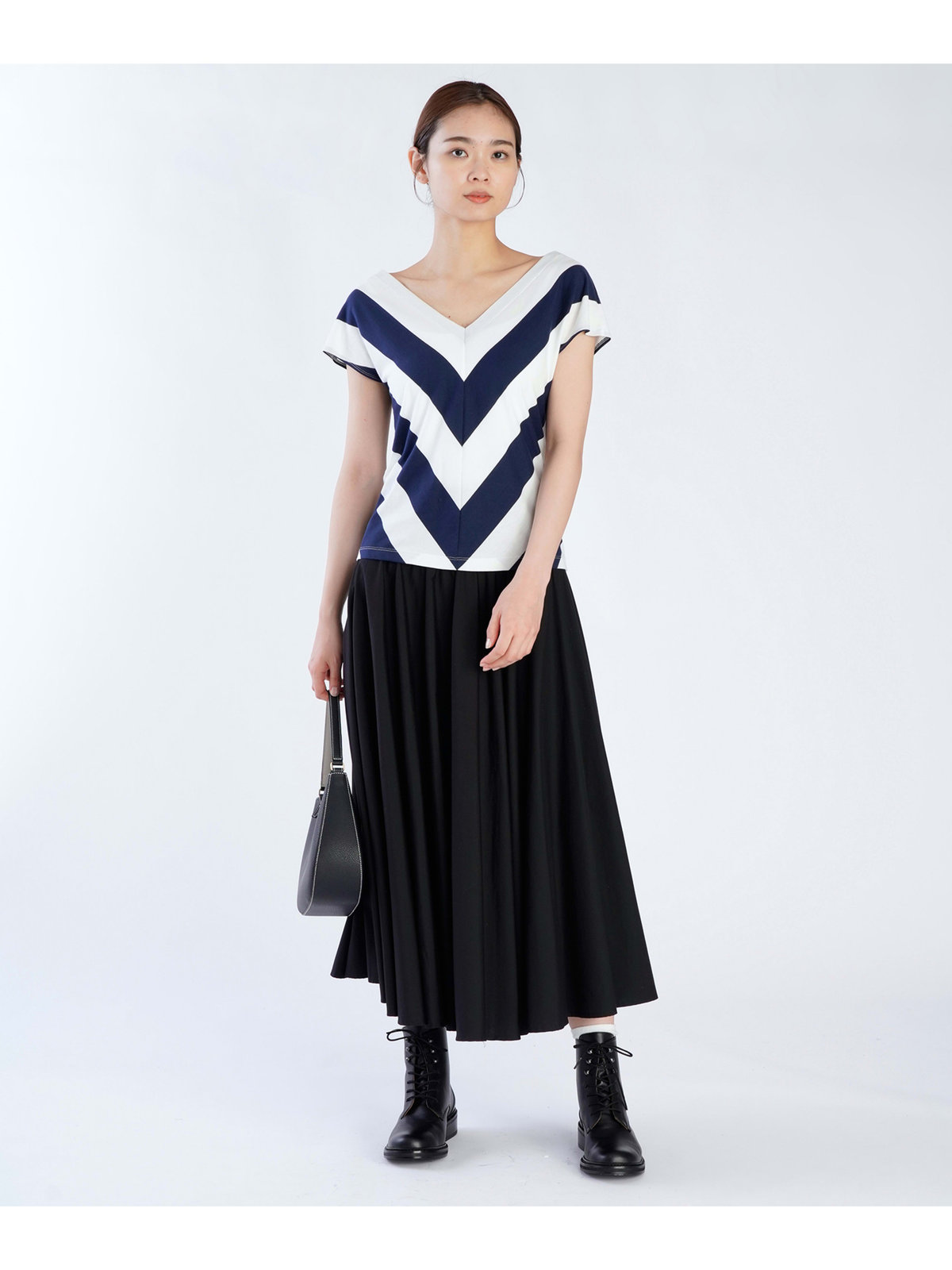 FEMME ウィメンズ 斜線ストライプ コットン Vネック ノースリーブ Tシャツ ”Mellie” ネイビー×ホワイト