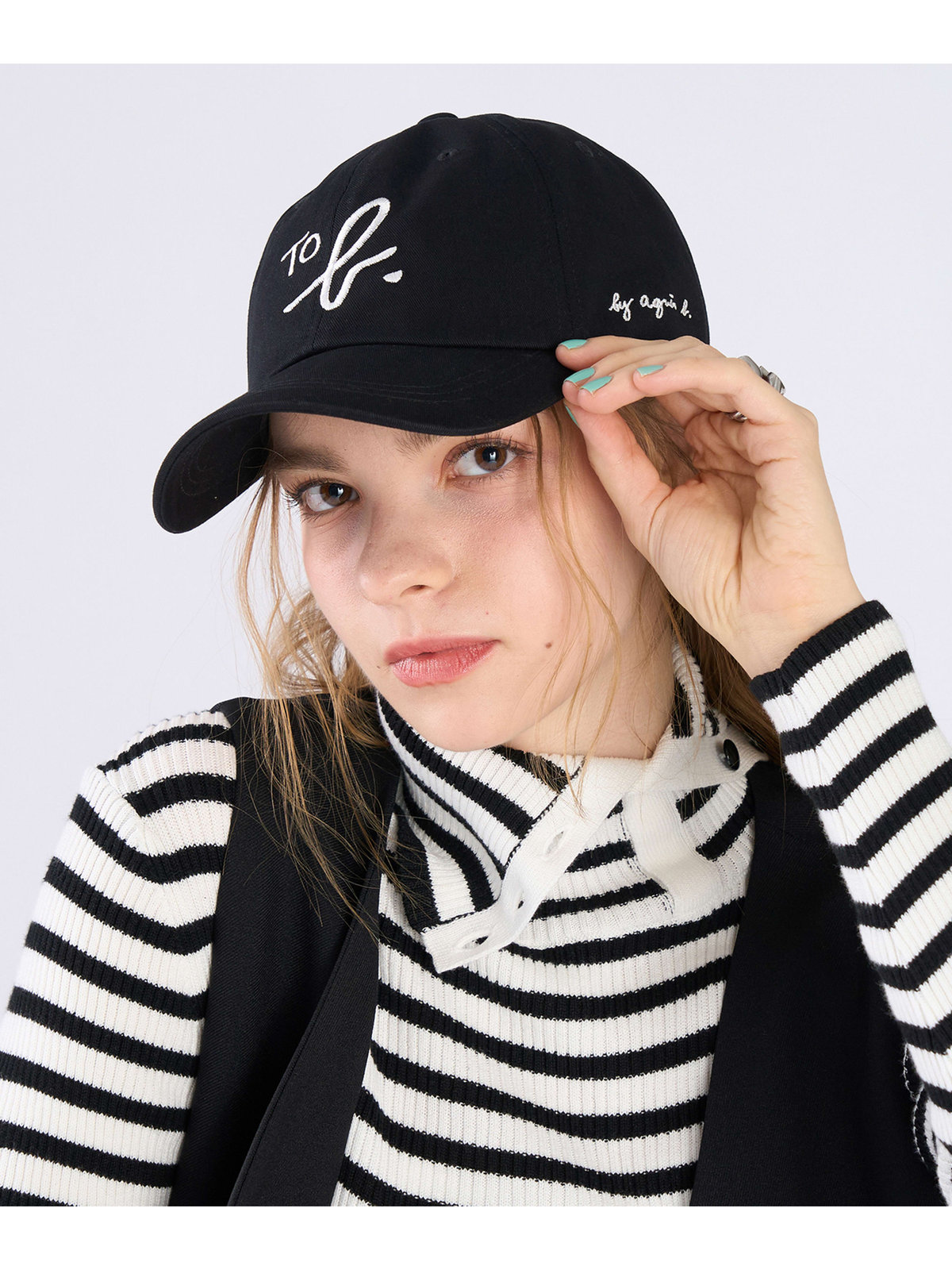 To b. by agnès b. "To b." ビッグロゴ 刺繍 キャップ ブラック