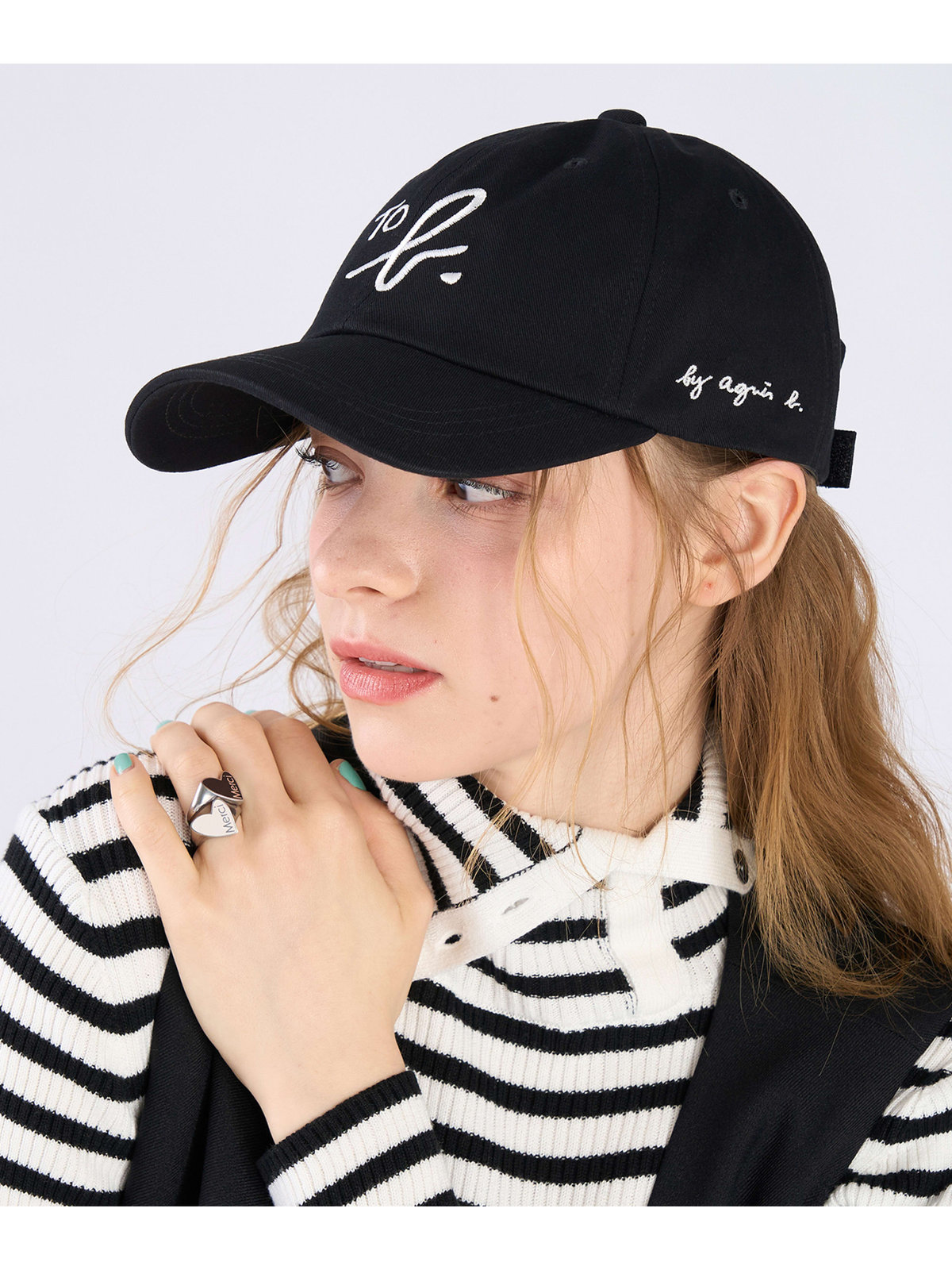 To b. by agnès b. "To b." ビッグロゴ 刺繍 キャップ ブラック