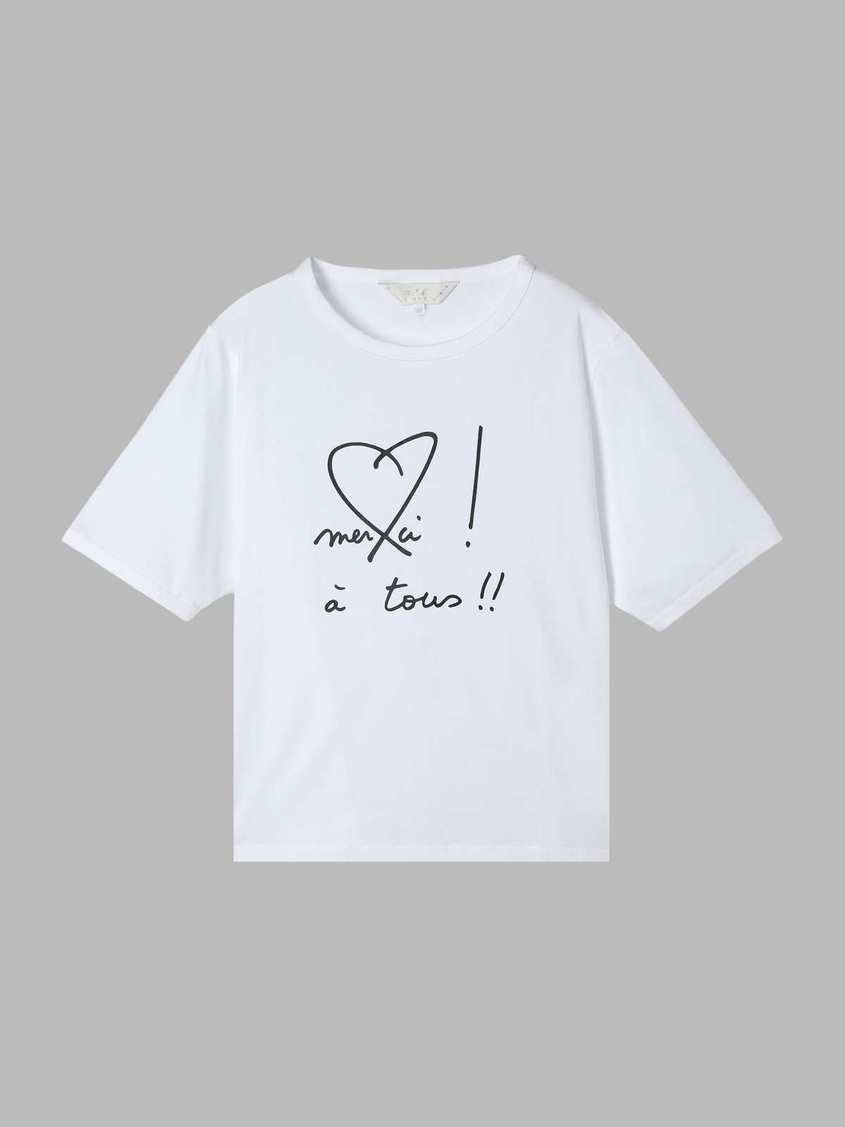 To b. by agnès b. 【Outlet】メッセージ プリント コットン 半袖 Tシャツ "merci ! a tous!!" ホワイト