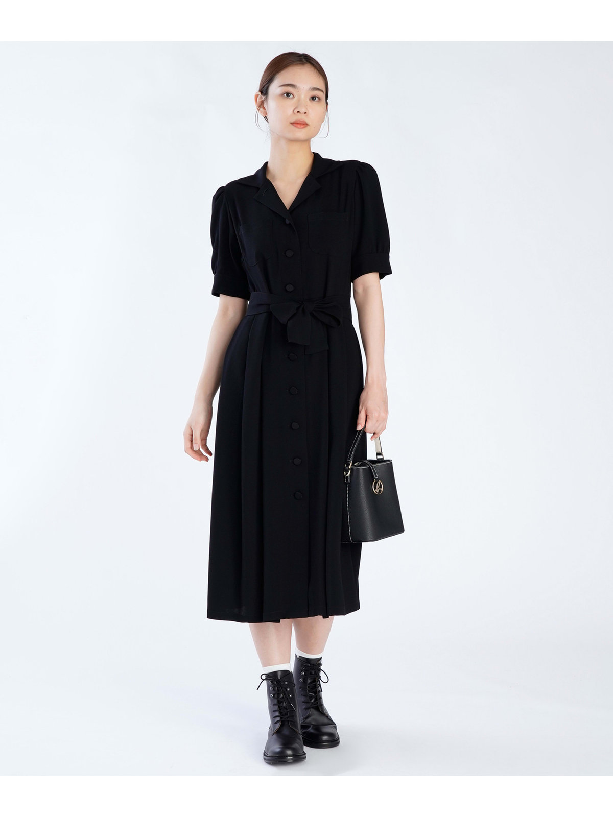 FEMME ウィメンズ ブラック トリアセテート クレープ オープンカラー 半袖 ワンピース ”Marilor” ブラック