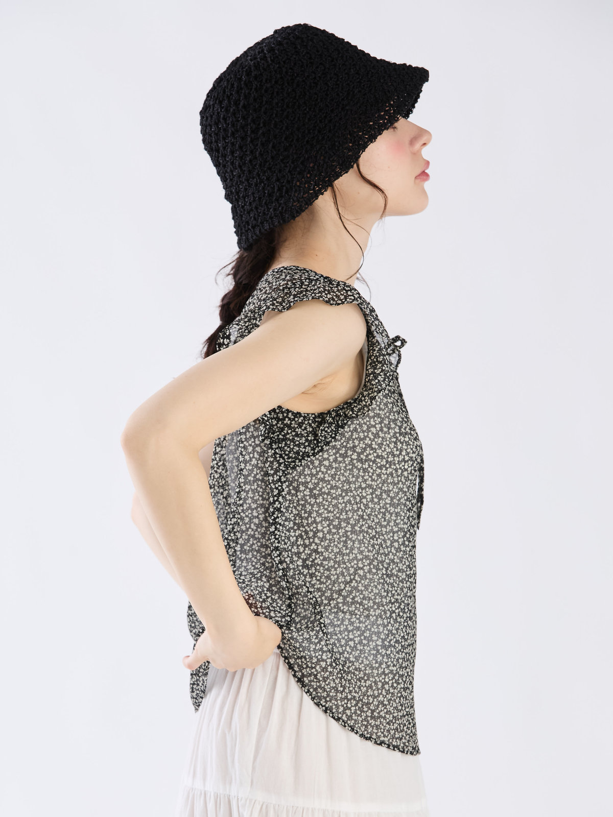 To b. by agnès b. 【Outlet】クローバープリントフリルブラウス ブラック