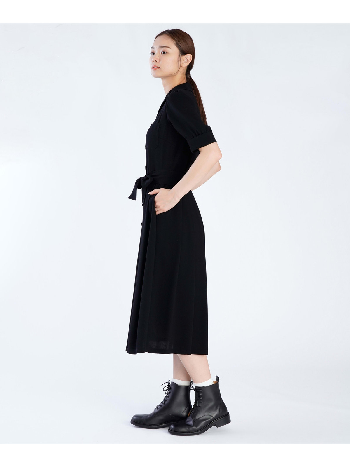 FEMME ウィメンズ ブラック トリアセテート クレープ オープンカラー 半袖 ワンピース ”Marilor” ブラック