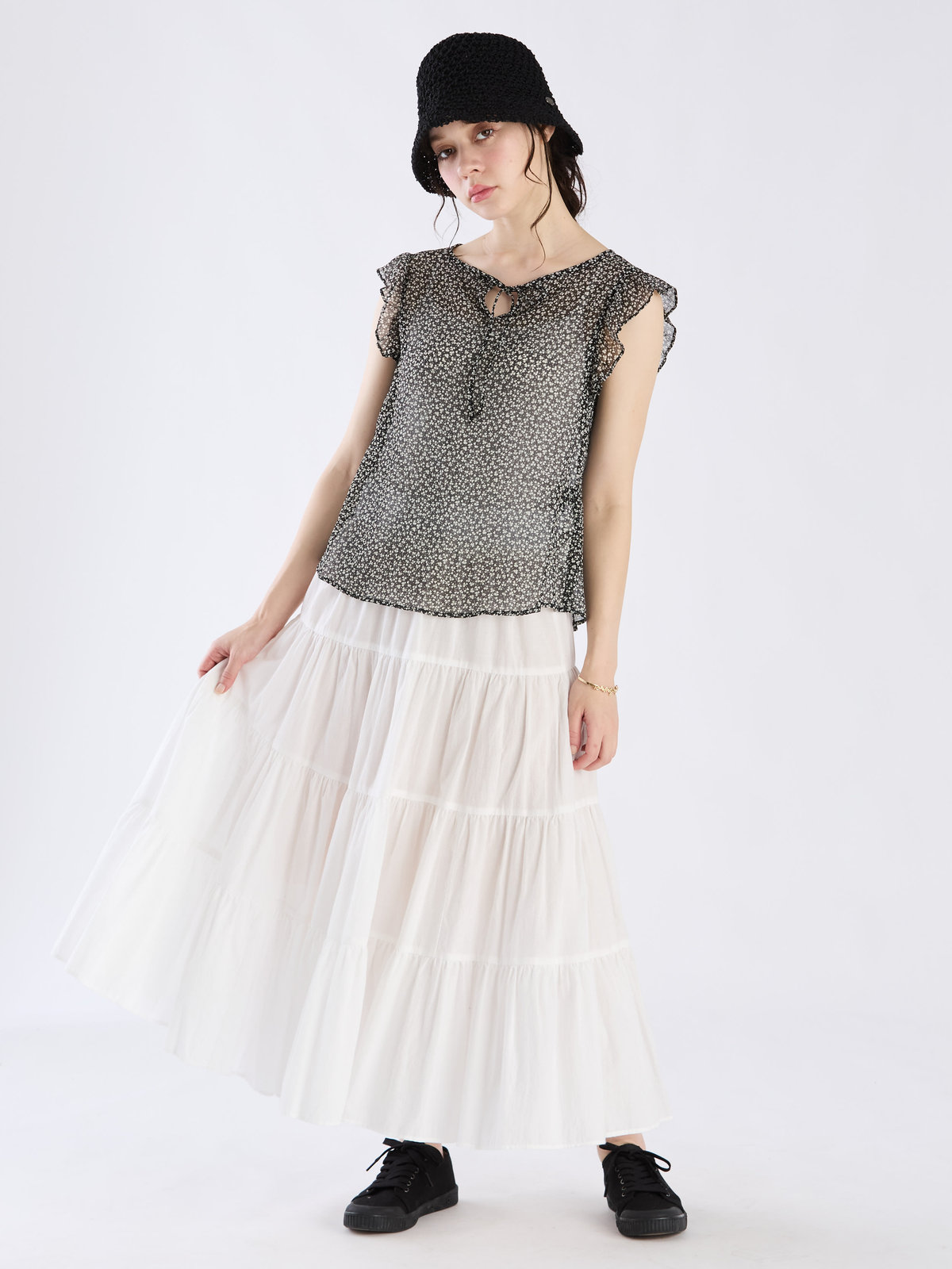 To b. by agnès b. 【Outlet】クローバープリントフリルブラウス ブラック