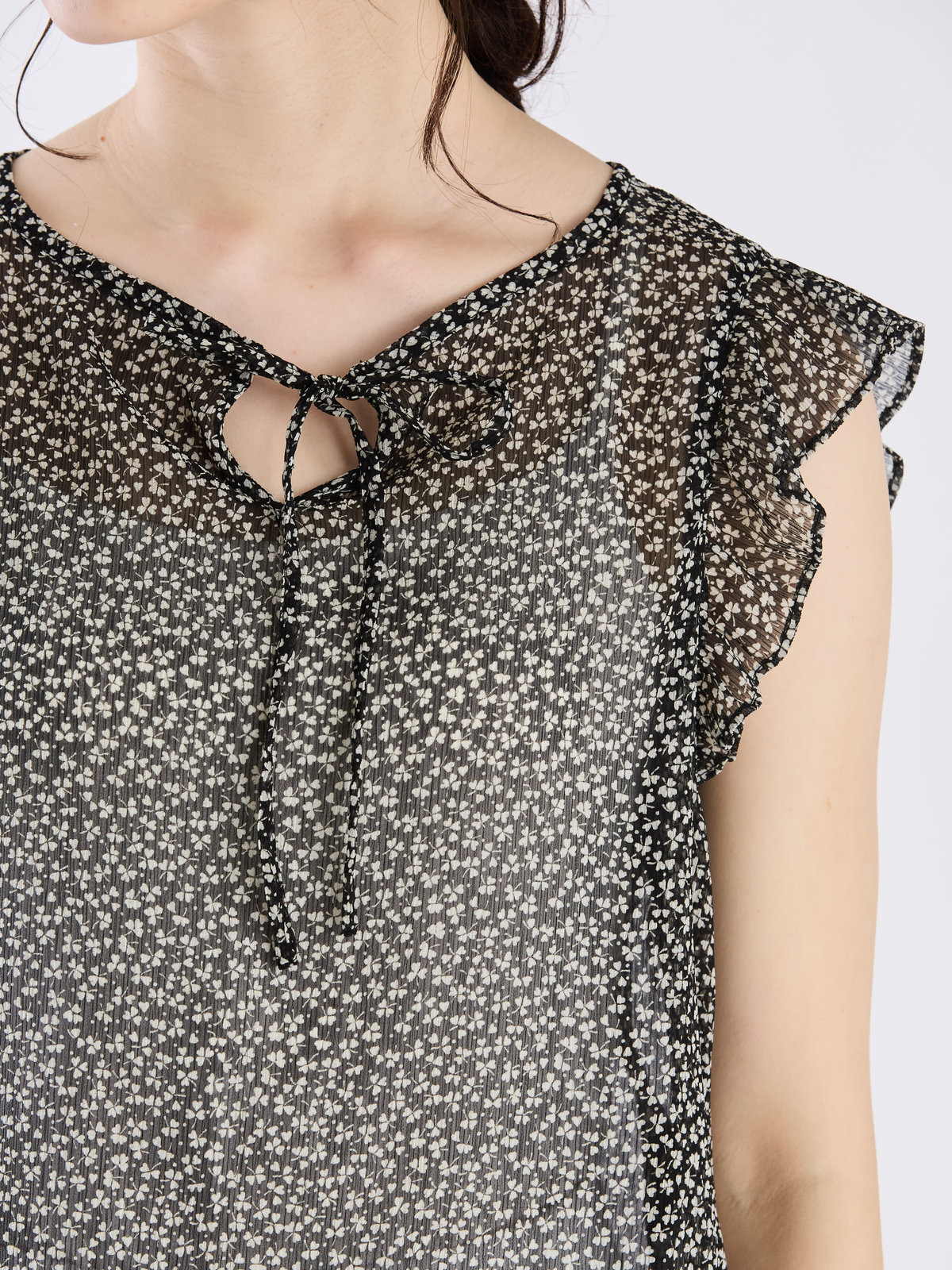 To b. by agnès b. 【Outlet】クローバープリントフリルブラウス ブラック