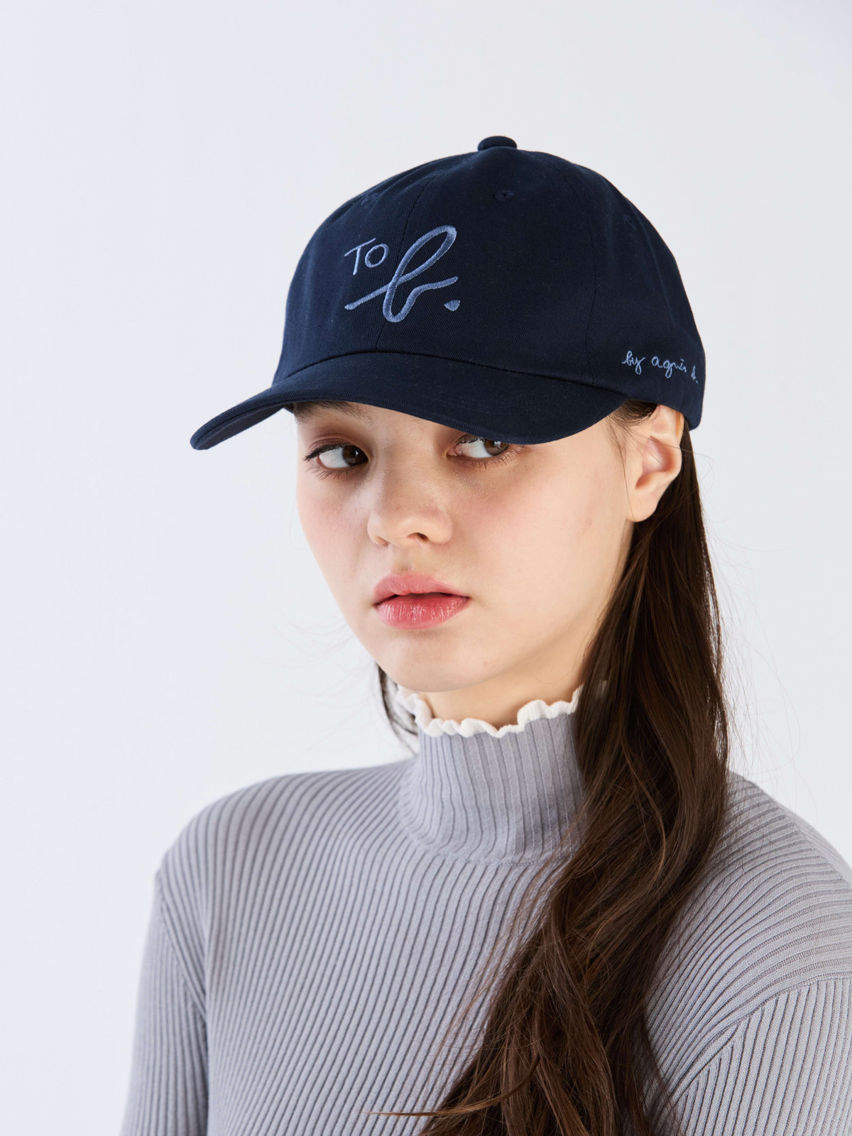 To b. by agnès b. ”To b.” ビッグロゴ 刺繍 キャップ ネイビー