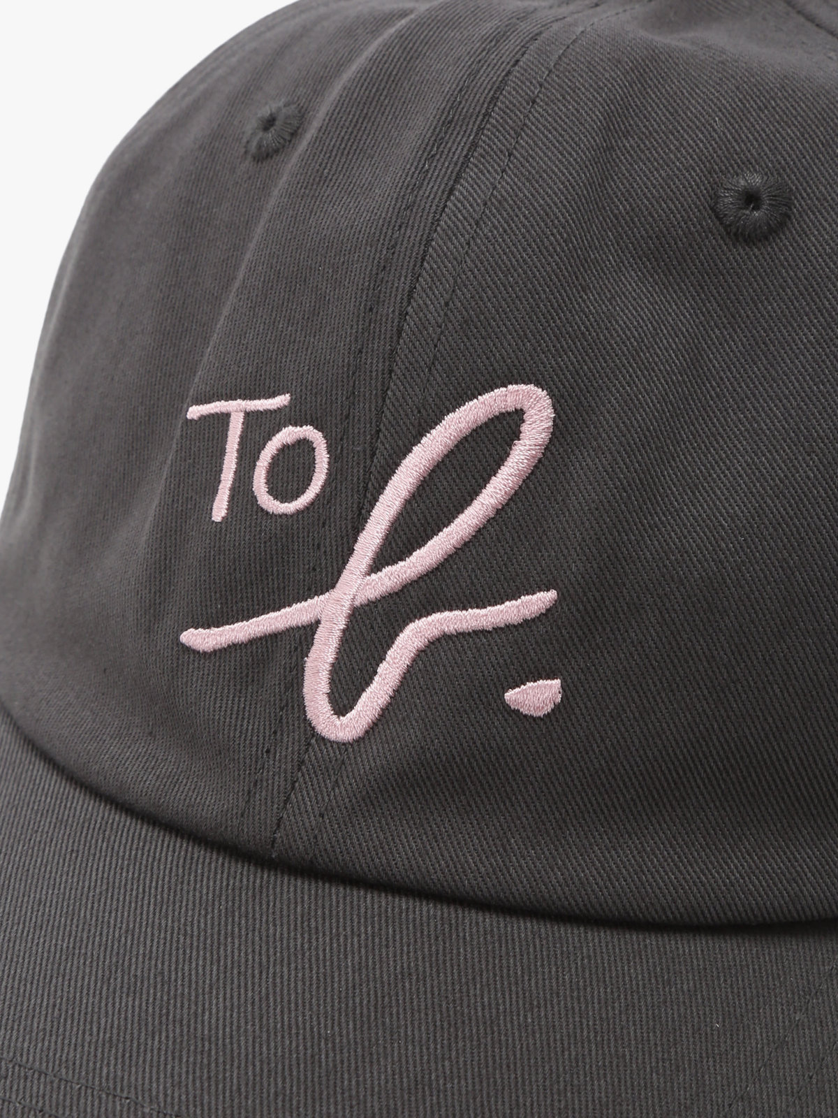 To b. by agnès b. ”To b.” ビッグロゴ 刺繍 キャップ チャコールグレー
