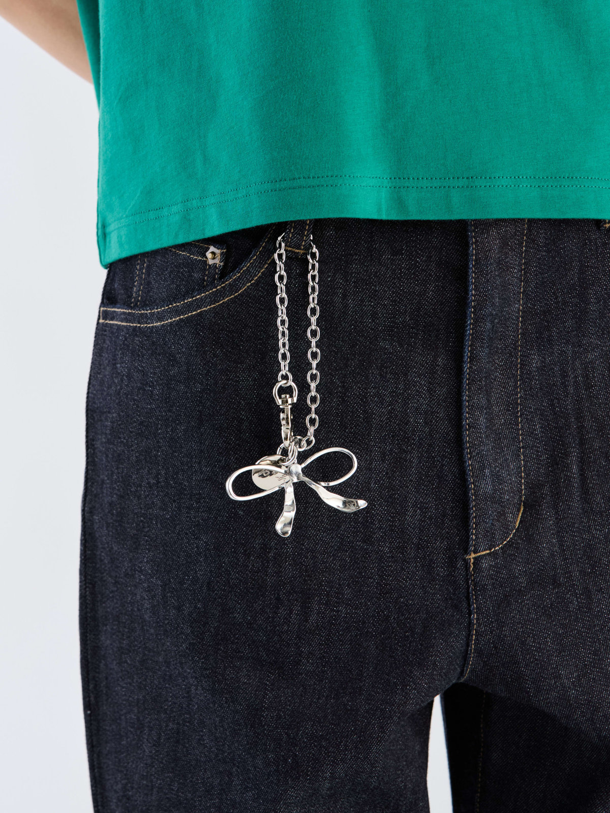 To b. by agnès b. リボン キーホルダー シルバー