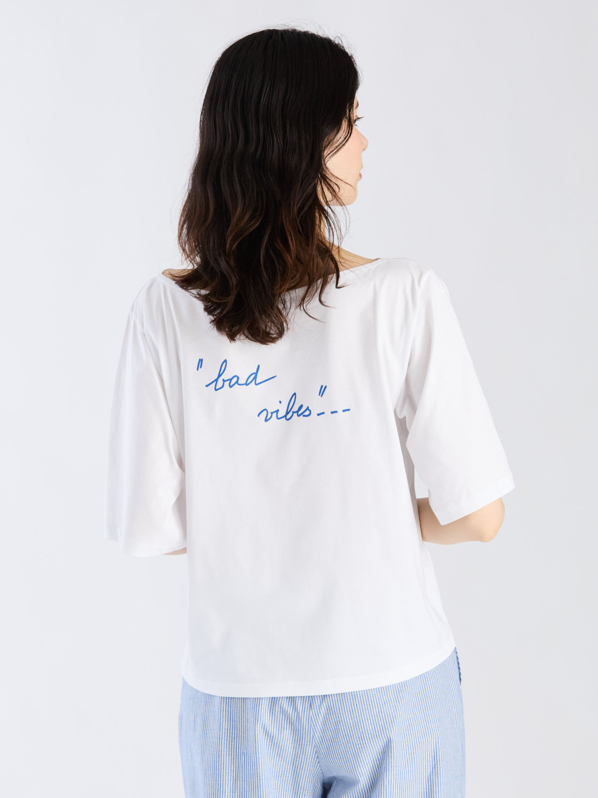 FEMME ウィメンズ 【Outlet】プリント オーガニックコットン ボートネック 5分袖Tシャツ "good vibes/ bad vibes" ホワイト