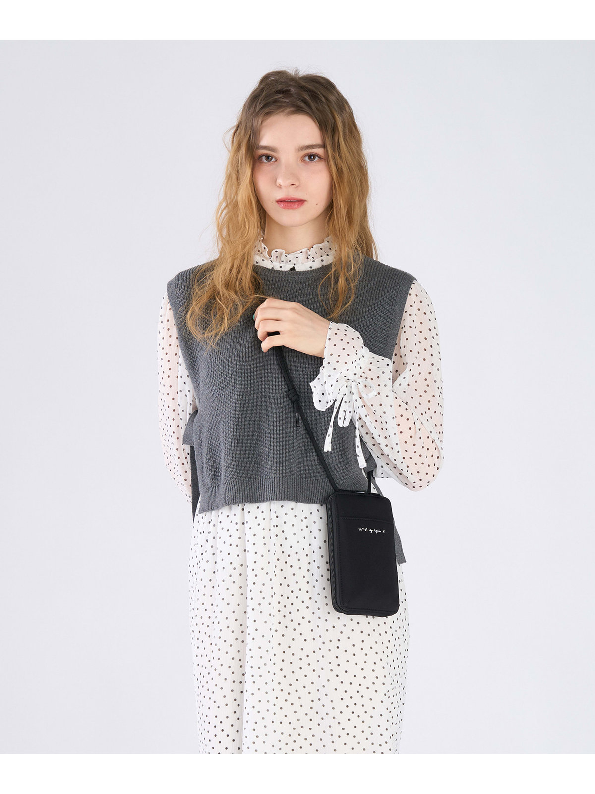 To b. by agnès b. ロゴ マルチポシェット ブラック