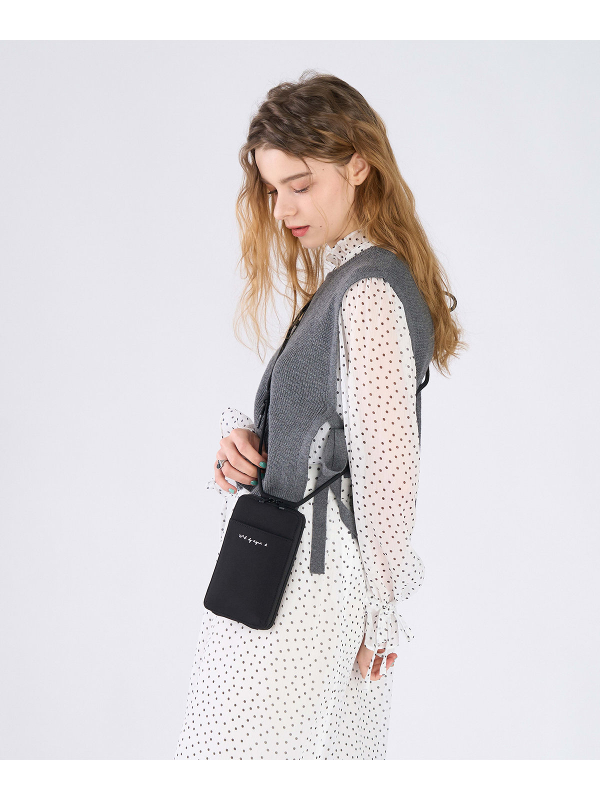 To b. by agnès b. ロゴ マルチポシェット ブラック