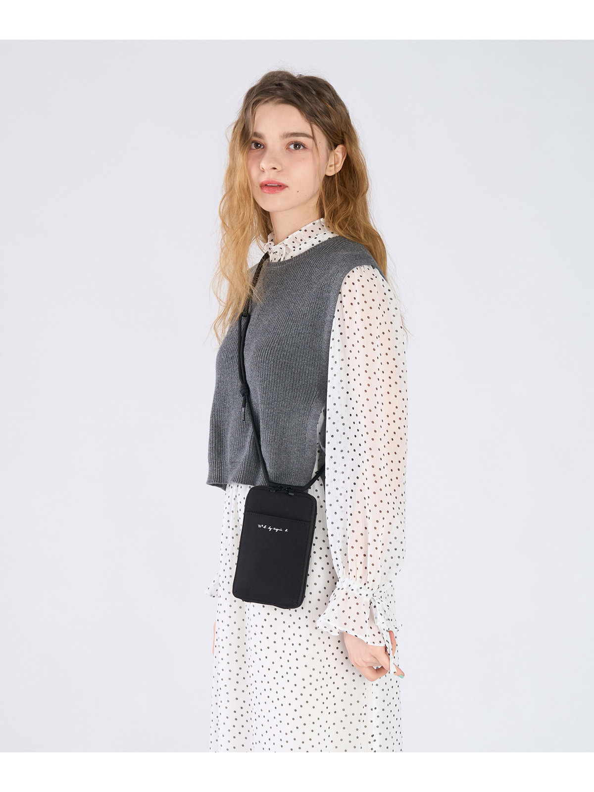 To b. by agnès b. ロゴ マルチポシェット ブラック