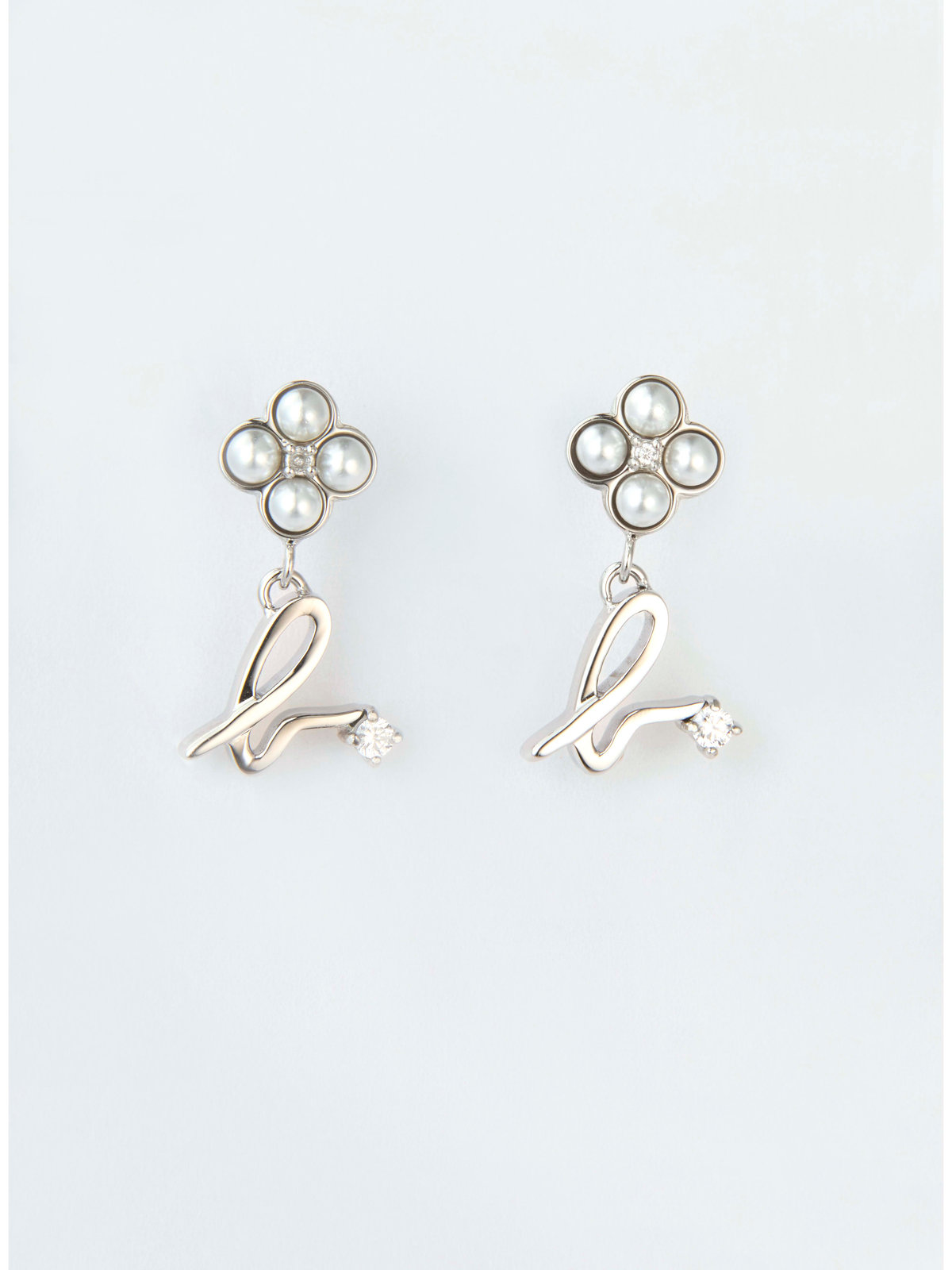 FEMME ウィメンズ "b."ロゴ フラワーモチーフ パール ピアス "Double bloom" シルバー