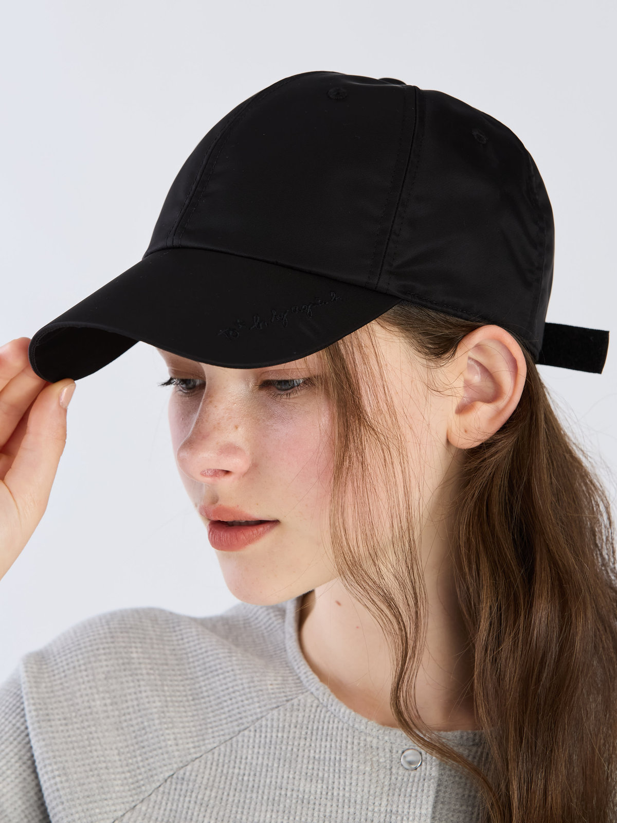 To b. by agnès b. ロゴ刺繍 キャップ ブラック