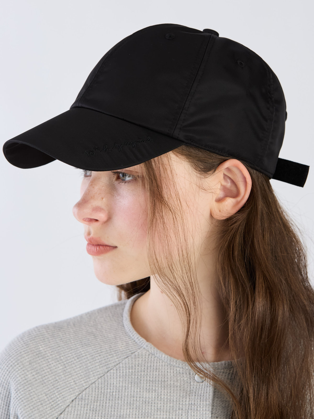 To b. by agnès b. ロゴ刺繍 キャップ ブラック