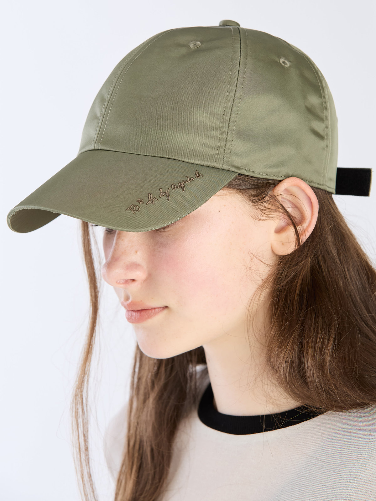To b. by agnès b. 【Outlet】ロゴ刺繍 キャップ カーキ