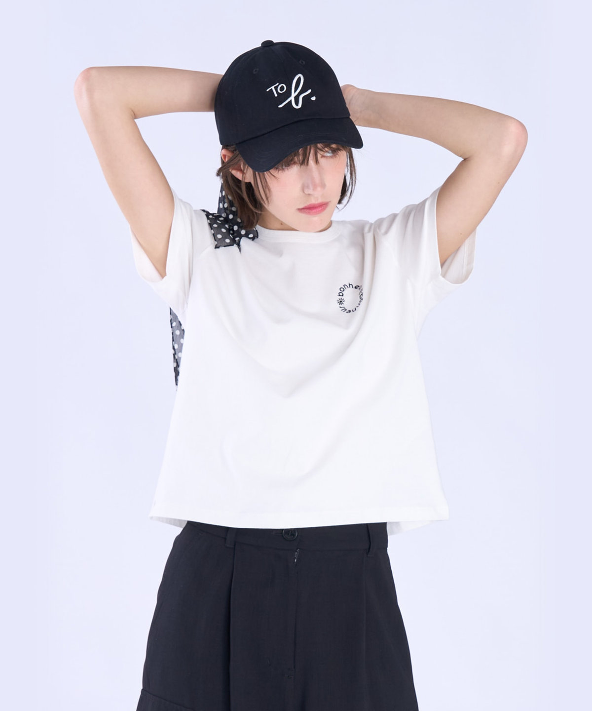 To b. by agnès b. メッセージ 刺繍 コットン 半袖 Tシャツ "Bonheur" ホワイト