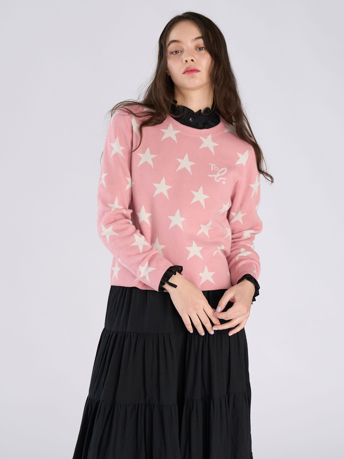 To b. by agnès b. ”To b.”ロゴ スター ジャカード ニット プルオーバー ピンク