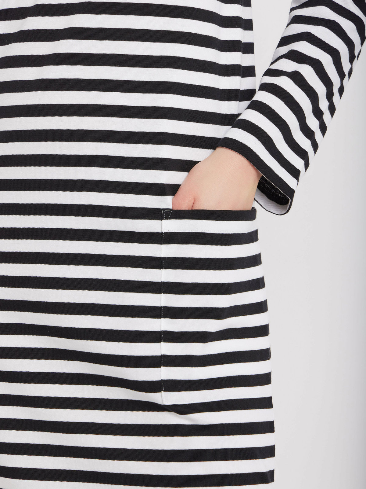 FEMME ウィメンズ 細ボーダー Vネック ワイドスリーブ ワンピース ”Biarritz” ホワイト×ブラック