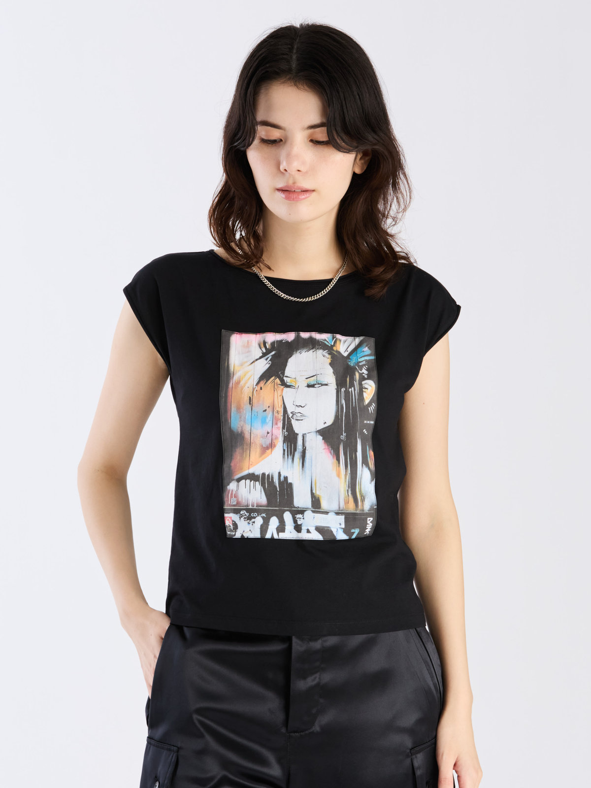 FEMME ウィメンズ 【Outlet】SEU8 TS FRAGILE アーティストTシャツ Dan Kitchener ブラック