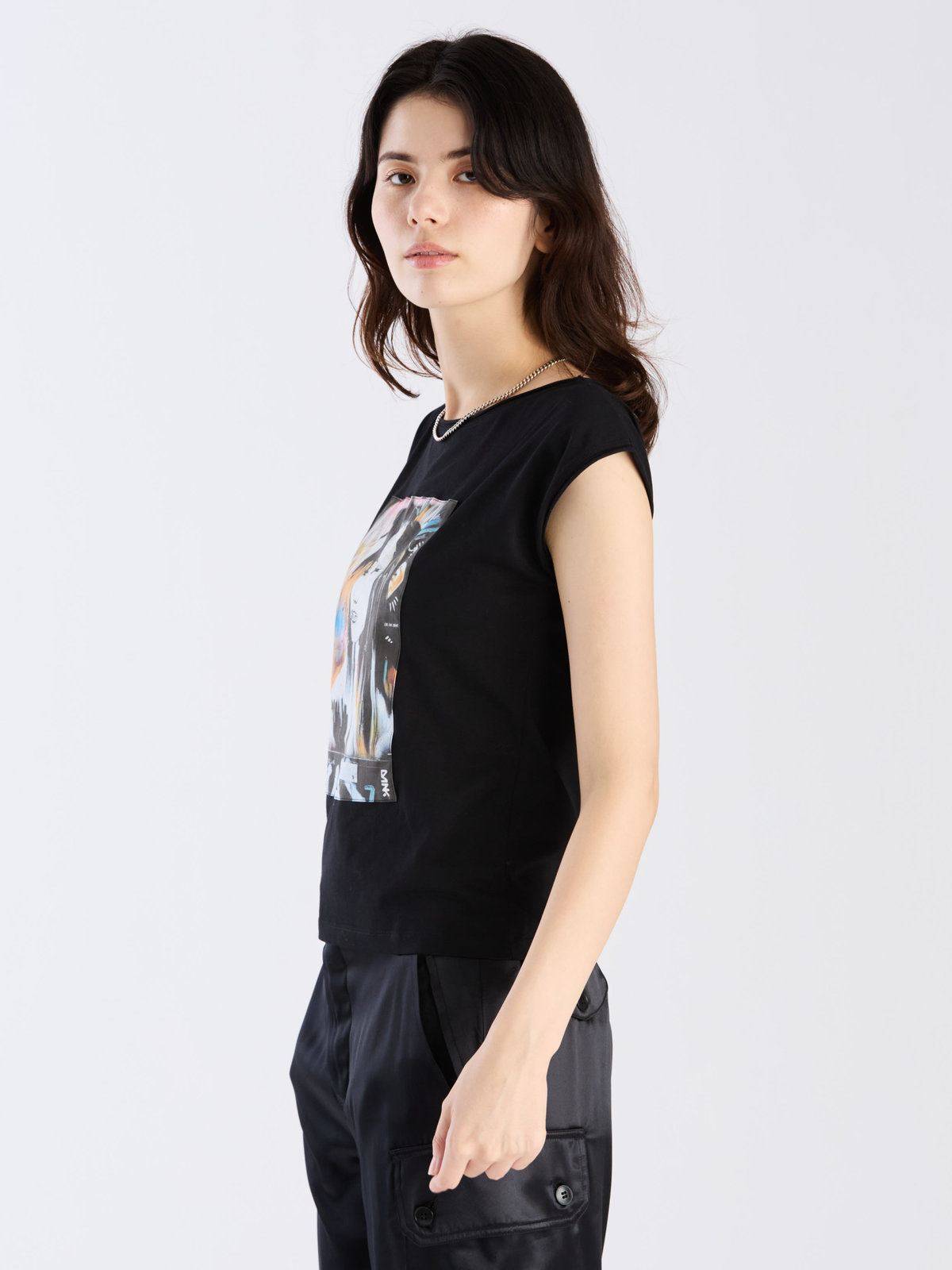 FEMME ウィメンズ 【Outlet】SEU8 TS FRAGILE アーティストTシャツ Dan Kitchener ブラック