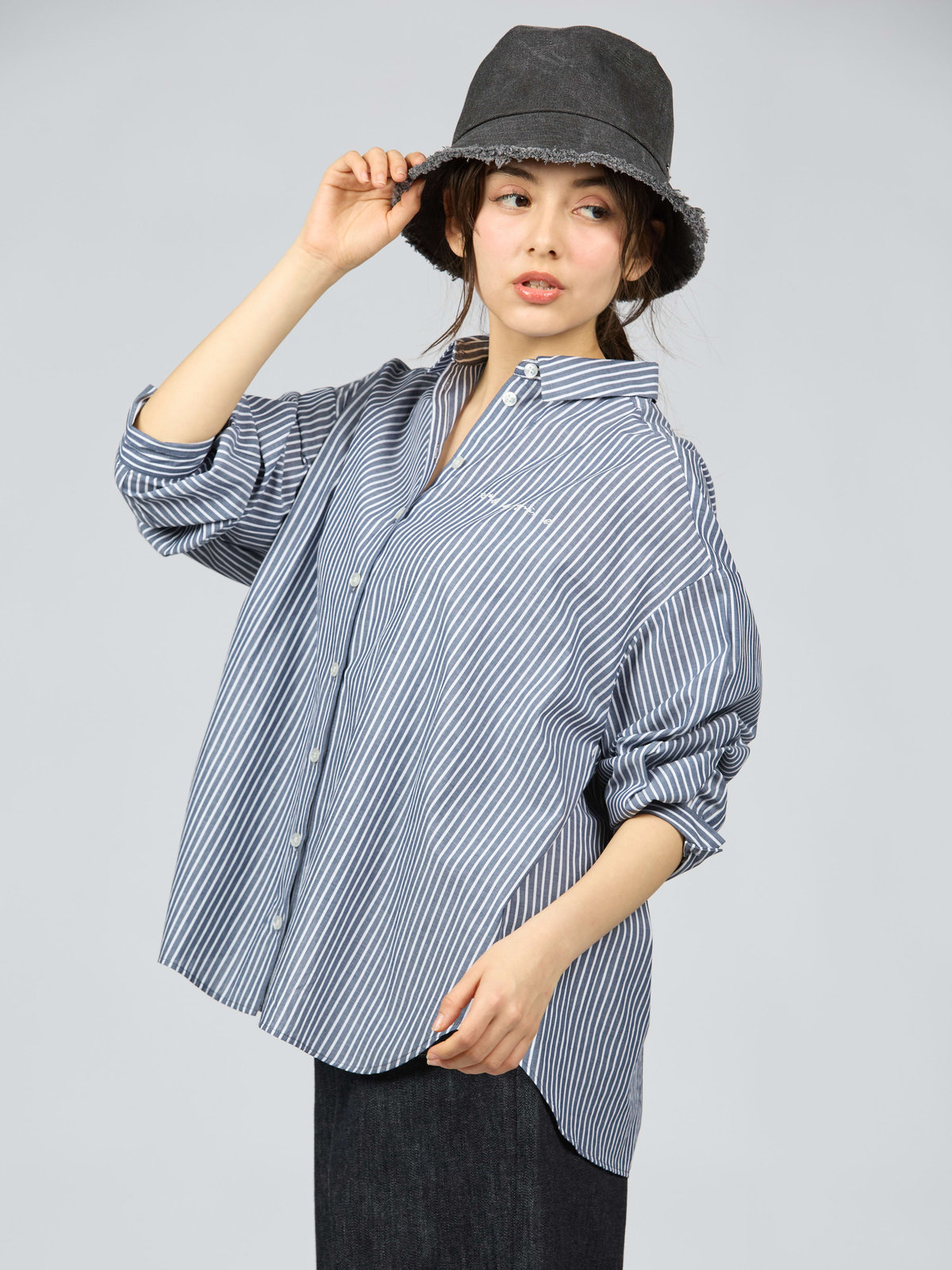 To b. by agnès b. ストライプ コットン ロングスリーブ シャツ ネイビー