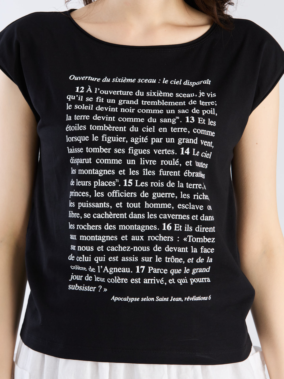 FEMME ウィメンズ オーガニックコットン プリント ノースリーブ Tシャツ ”Apocalypse selon St Jean” ブラック