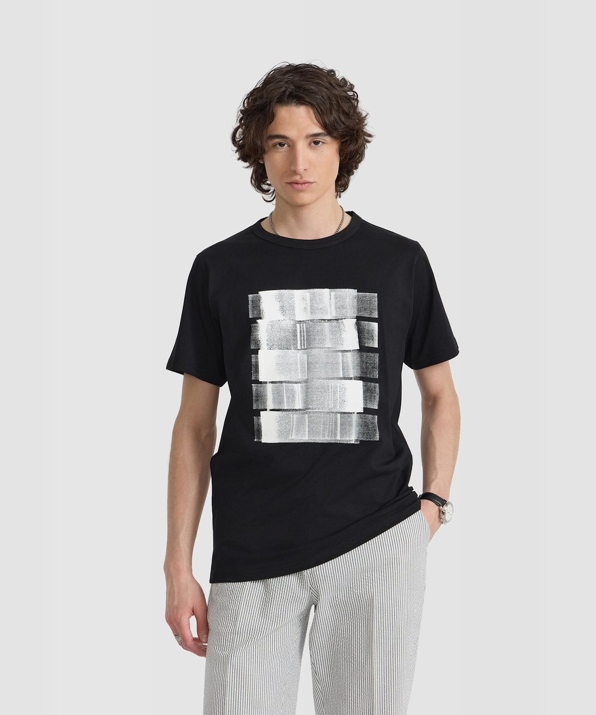 HOMME メンズ メンズ プリント オーガニックコットン 半袖 アーティスト Tシャツ "Alexis Cladiere" ブラック