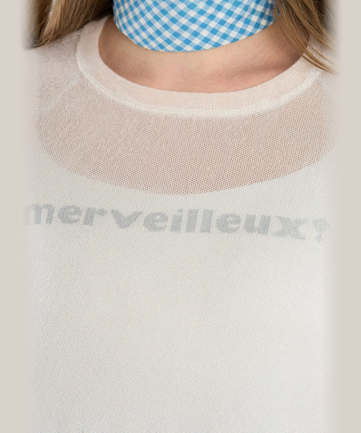 To b. by agnès b. メッセージプリント半袖 ラメプルオーバー "MERVEILLEUX!" ホワイト