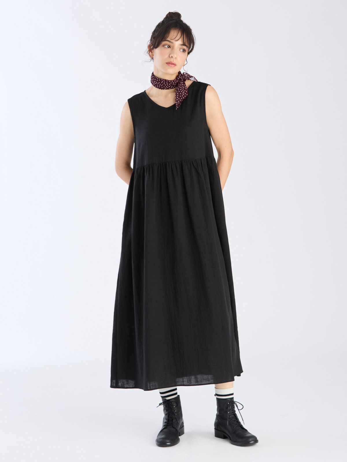 To b. by agnès b. 【Outlet】コットン Wガーゼ ノースリーブ ロングワンピース ブラック