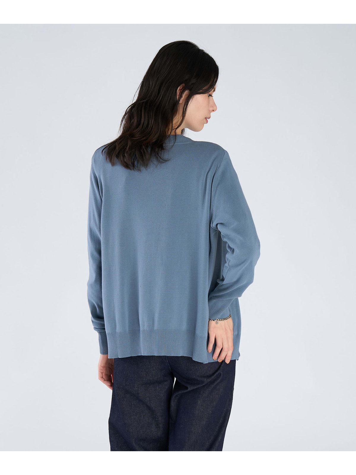 FEMME ウィメンズ ”b.”ロゴ刺繍 コットン Vネック ニットカーディガン ”Homme” グレー