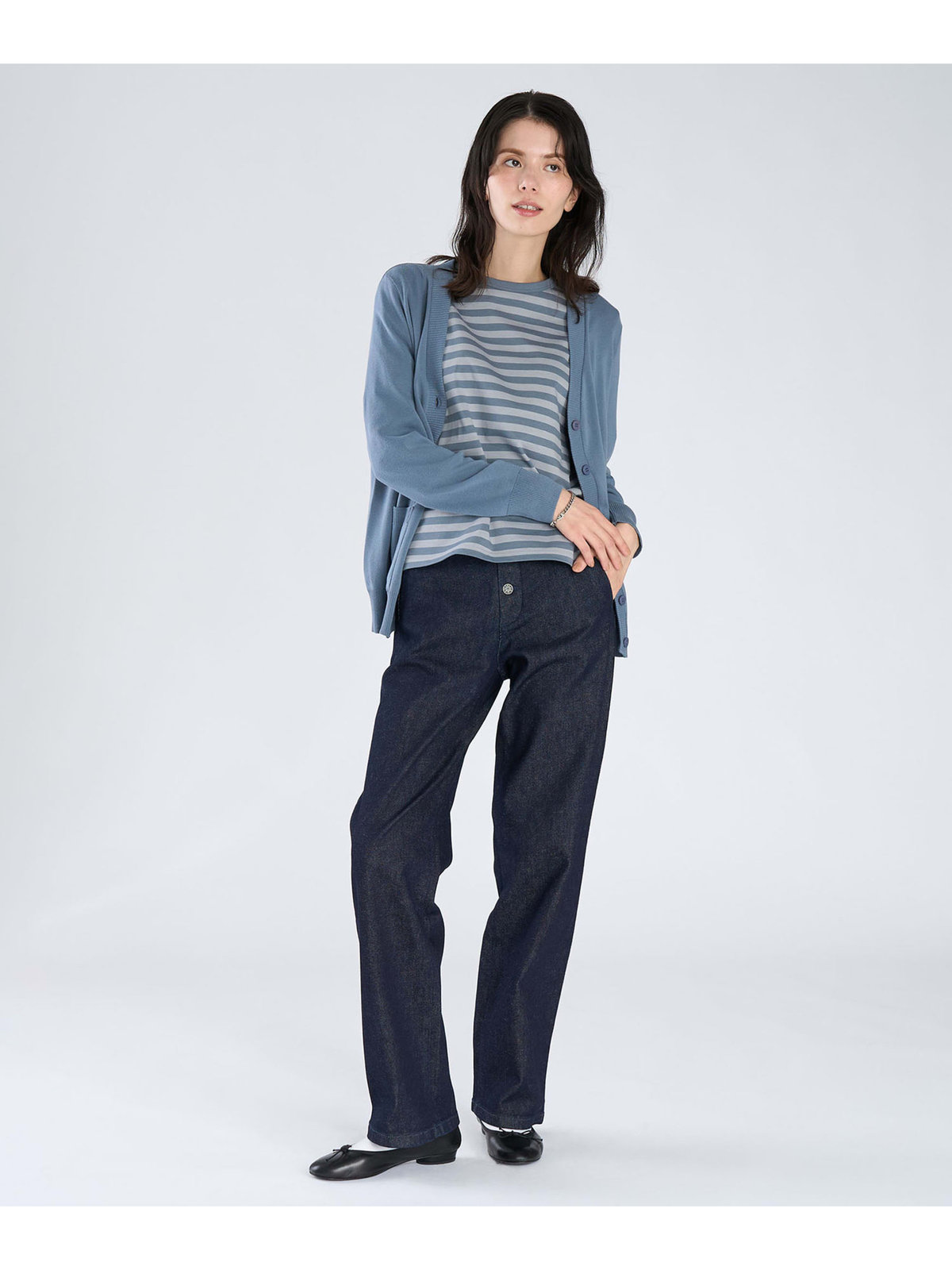 FEMME ウィメンズ ”b.”ロゴ刺繍 コットン Vネック ニットカーディガン ”Homme” グレー