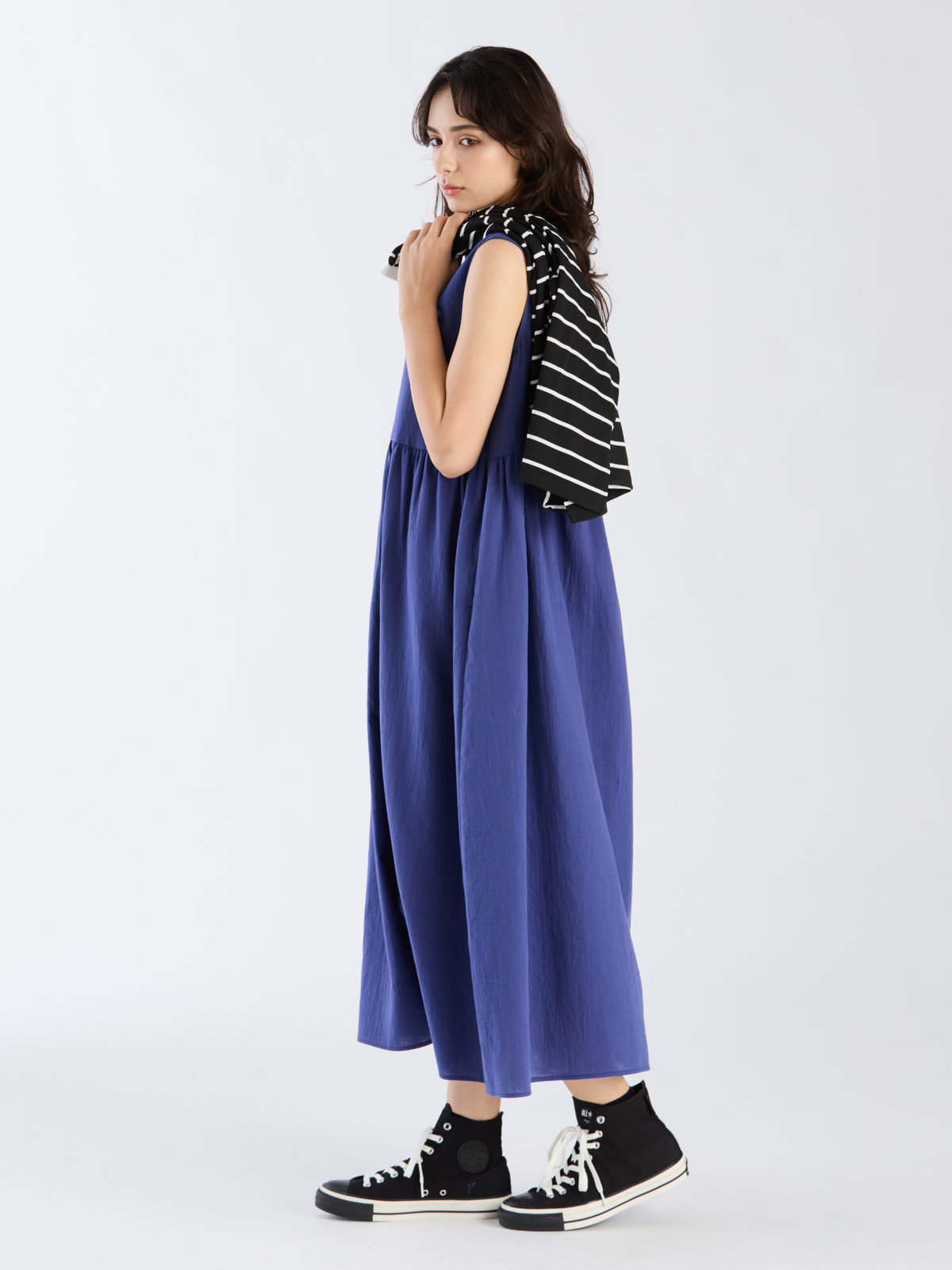 To b. by agnès b. 【Outlet】コットン Wガーゼ ノースリーブ ロングワンピース ブルー