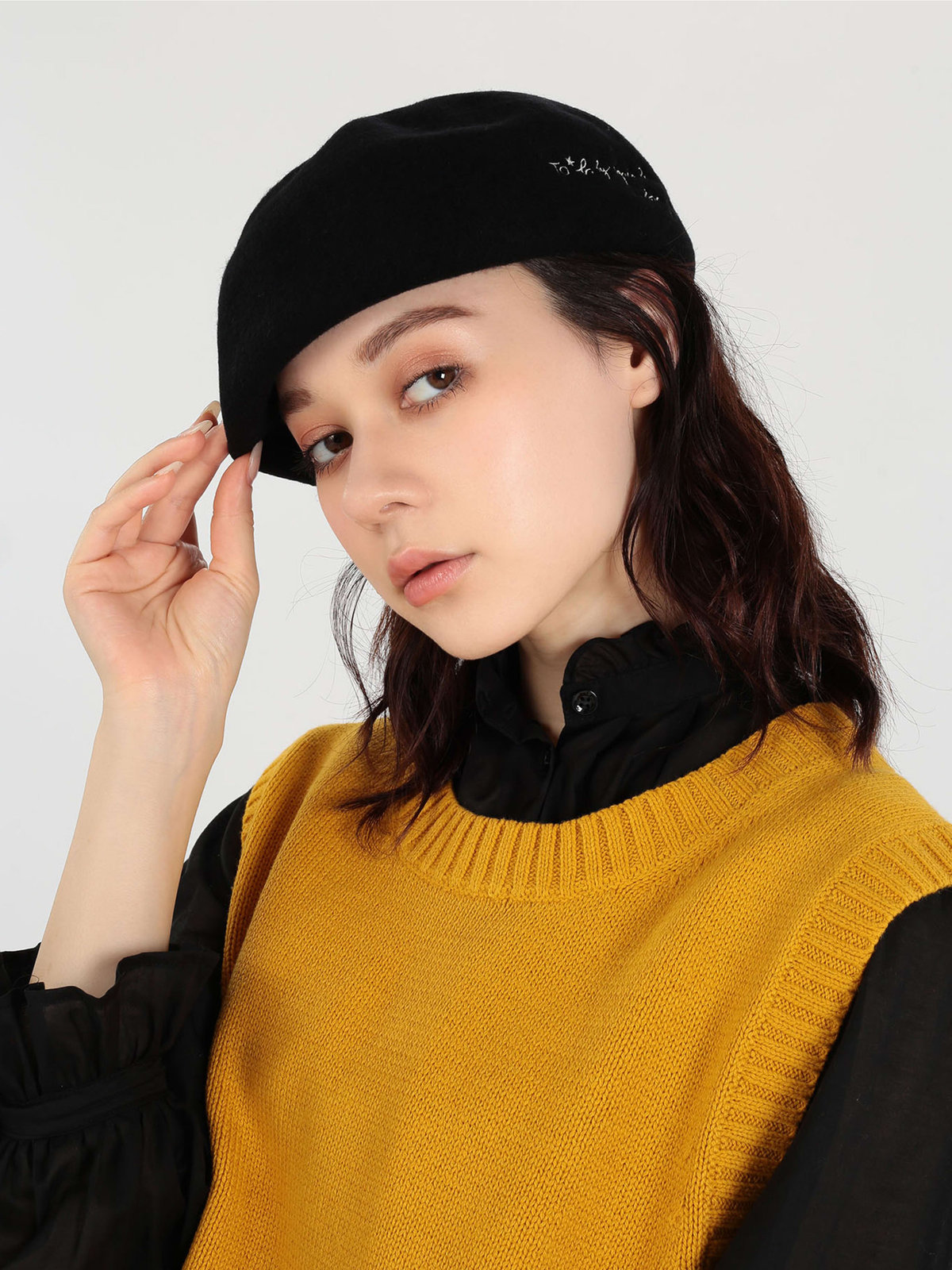 To b. by agnès b. ロゴ 刺繍 ウール ベレー "Love you" ブラック