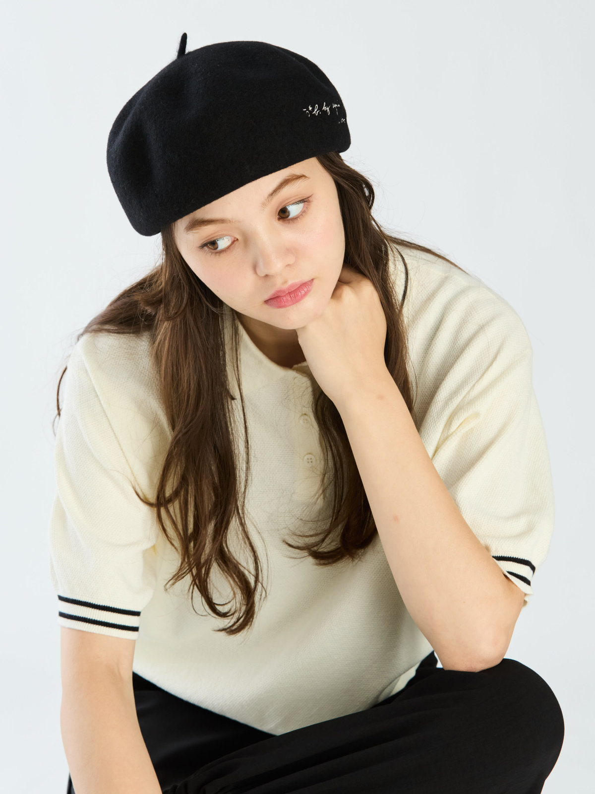To b. by agnès b. ロゴ 刺繍 ウール ベレー "Love you" ブラック