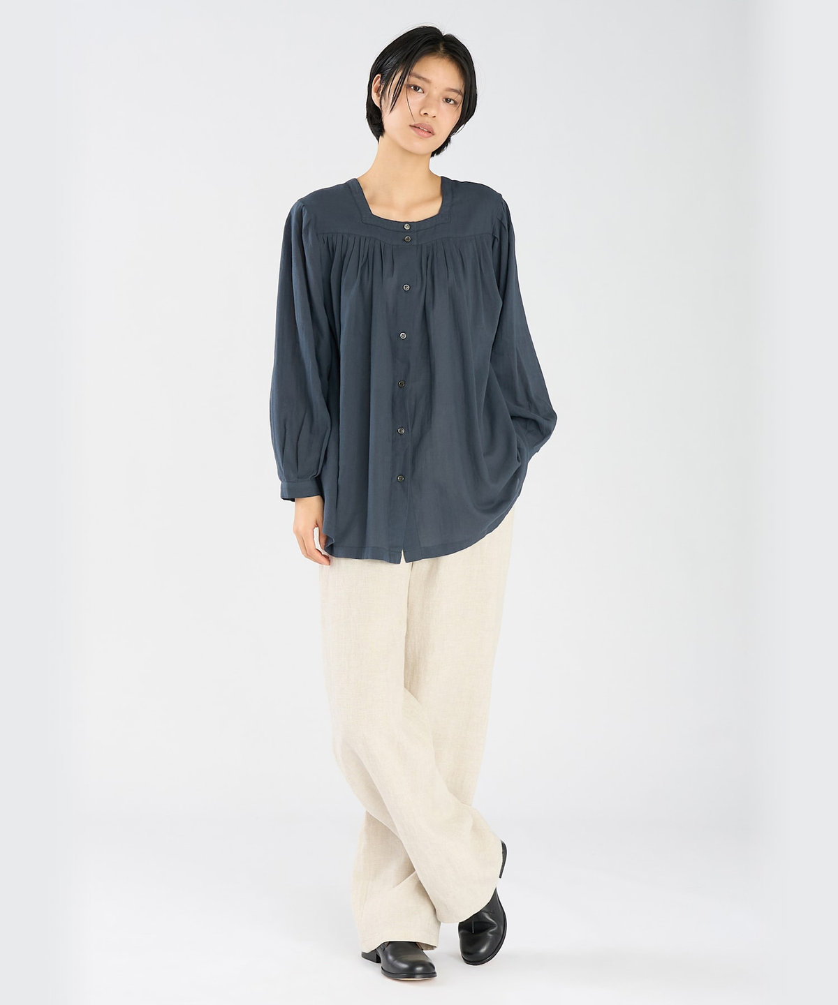 FEMME ウィメンズ ガーゼ調コットン スクエアネック 長袖 ブラウス "Angus" グレー