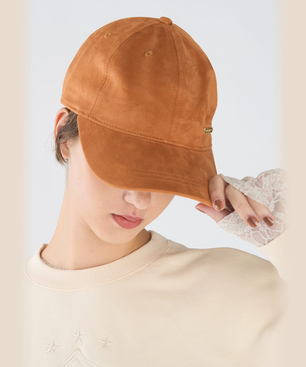 To b. by agnès b. ロゴプレート キャップ ブラウン