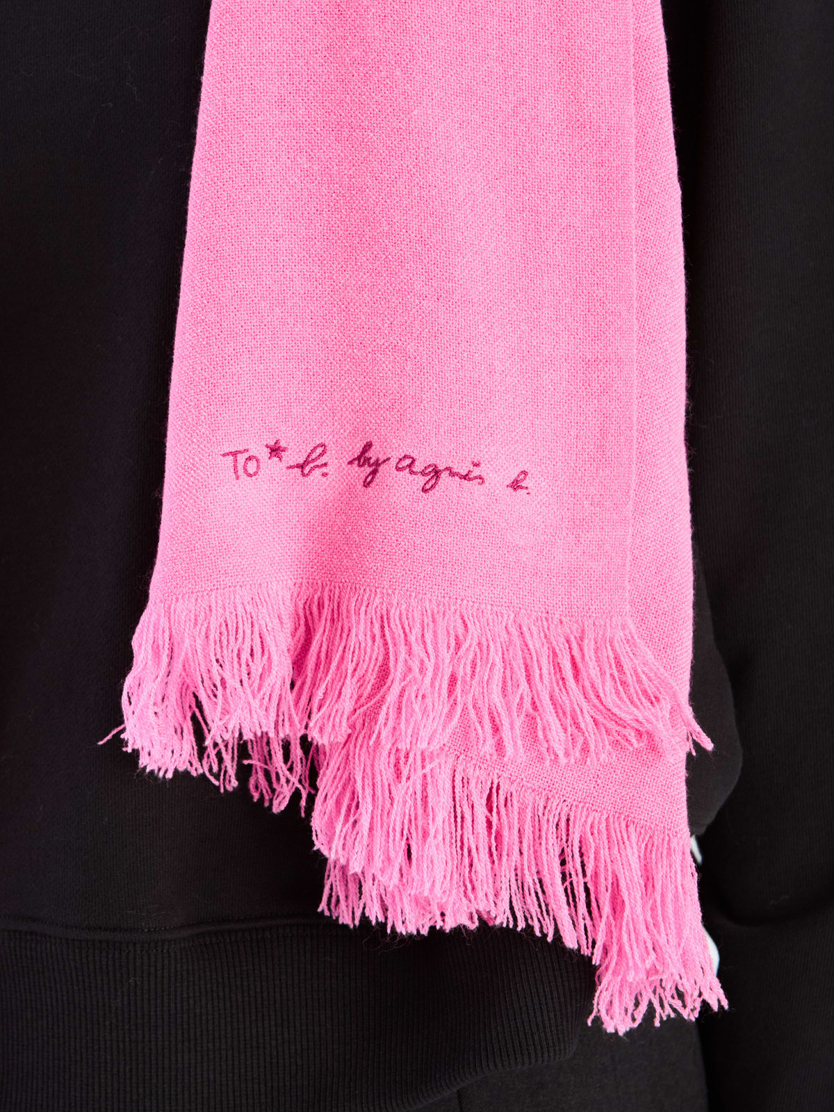 To b. by agnès b. 【Outlet】ロゴ刺繍 ライトウェーブストール ピンク