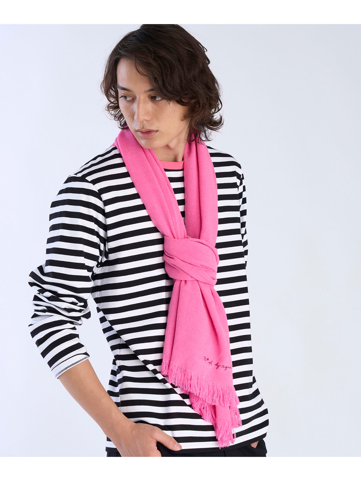 To b. by agnès b. 【Outlet】ロゴ刺繍 ライトウェーブストール ピンク